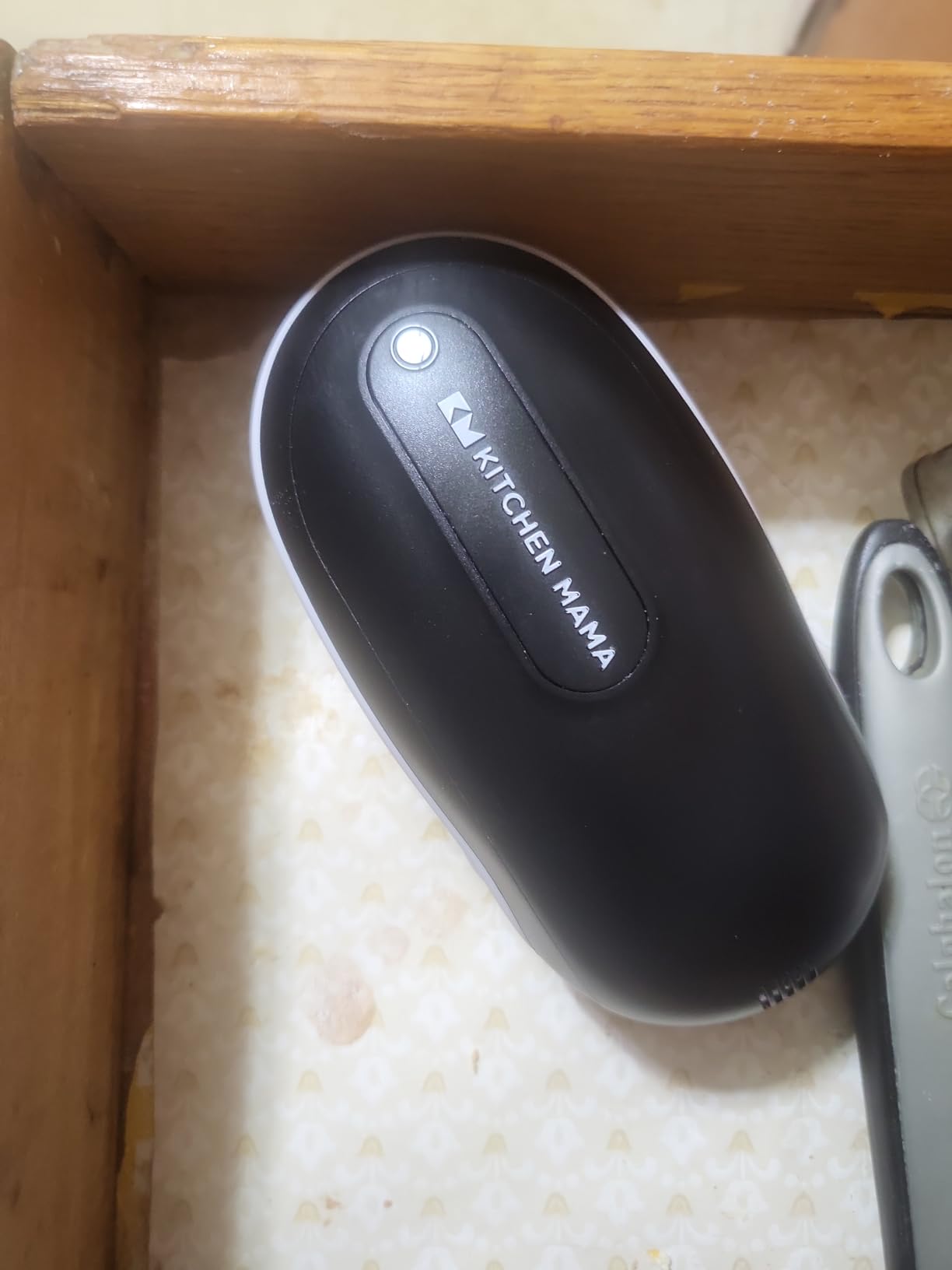 Kitchen Mama One-To-Go Electric Can Opener: One Touch, Auto Stop, Smooth Edge, Lid Lift, Safety, Automatic, Magnetic, Cordless, Battery Operated, Kitchen Appliance for Senior with Arthritis (White) - Customer Photo 1