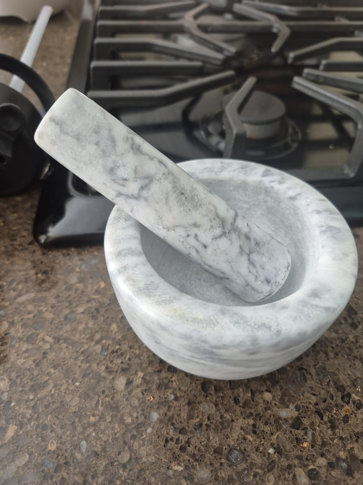 Tera Marble Mortar and Pestle Set Large Solid Stone Grinder Spice Herb Grinder Pill Crusher (Black, Diameter 5.5