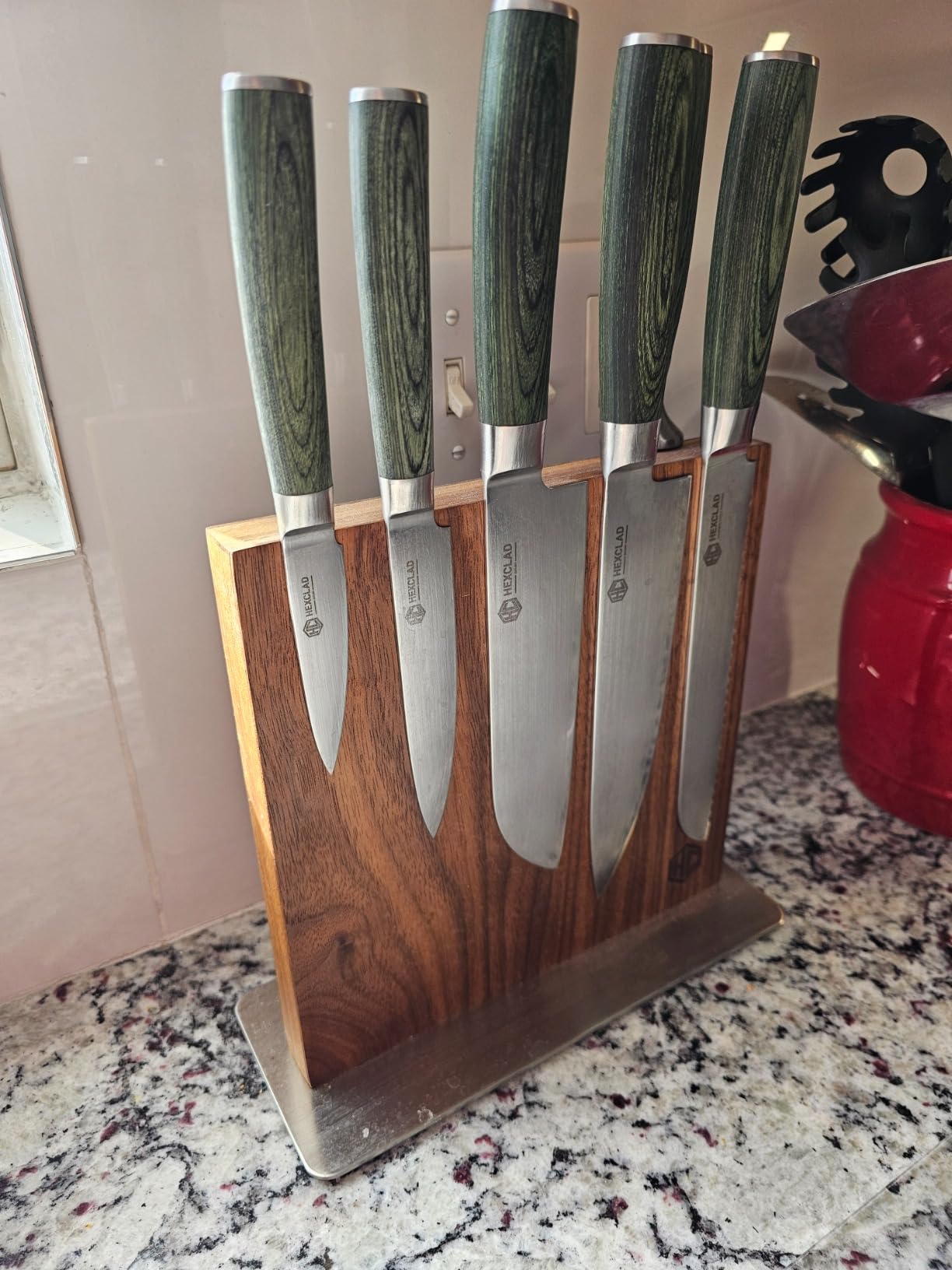 HexClad Essential Knife Set, 6-Piece, Japanese Damascus Stainless Steel Blades, Full Tang Construction, Pakkawood Handles - Customer Photo 2