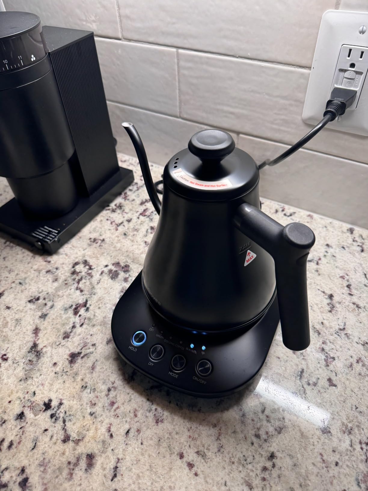 Govee Smart Electric Kettle, WiFi Variable Temperature Gooseneck Pour Over Kettle and Tea Kettle, Alexa Control, 1200W Quick Heating, 100% Stainless Steel, 0.8L, Matte Black - Customer Photo 3