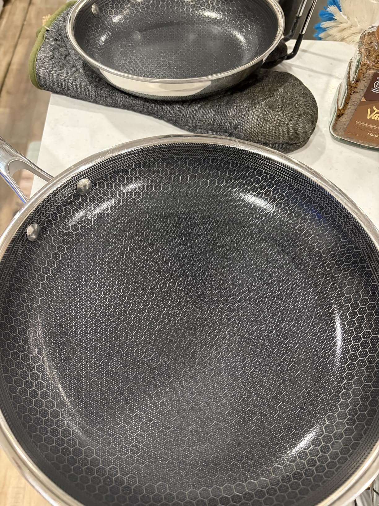HexClad Hybrid Nonstick 6-Piece Fry Pan Set, 8, 10, and 12-Inch Frying Pans with Tempered Glass Lids, Stay-Cool Handles, Dishwasher-Friendly, Induction Ready, Compatible with All Cooktops - Customer Photo 1
