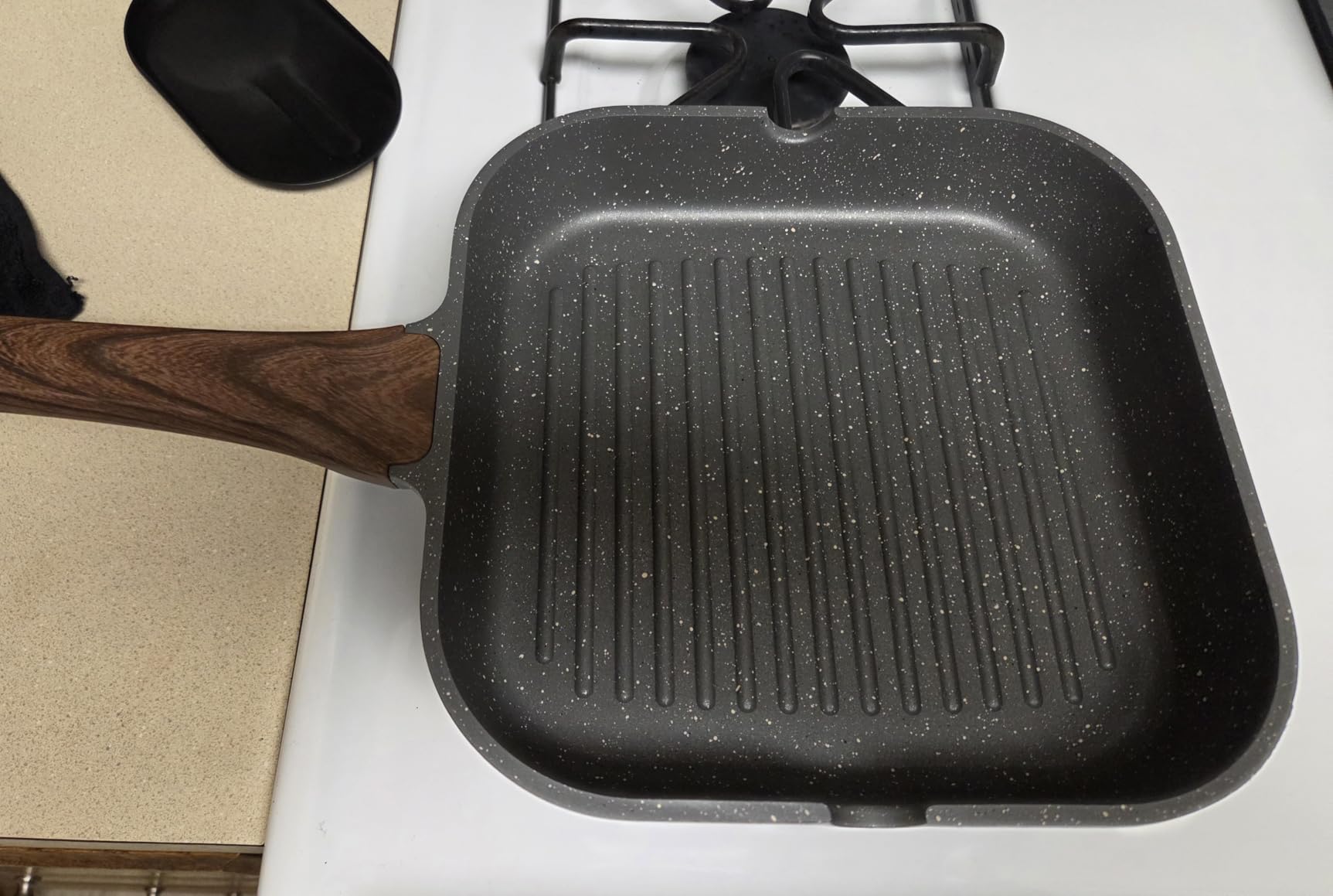 SENSARTE Nonstick Grill Pan for Stove Tops, Versatile Griddle with Pour Spouts, Square Big Cooking Surface, Durable Skillet Indoor & Outdoor Grilling. PFOA Free, 9.5 Inch customer photo 1