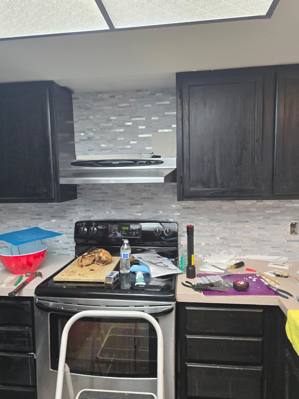 AULIGET 20 Sheets Faux Stone Peel and Stick Backsplash, White Marble Look PVC Wall Tiles Stick on Backsplash for Kitchen customer photo 1