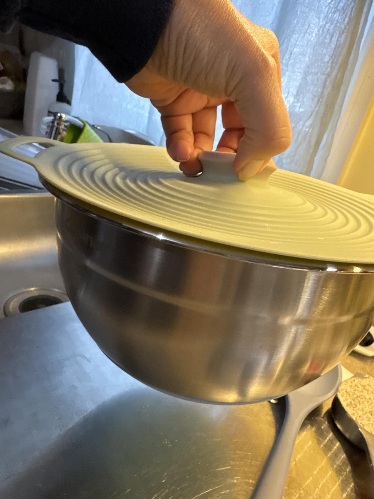 GUANCI Silicone Lids for Bowl 8 Pack, Microwave Splatter Cover with 6 Sizes Reusable Heat Resistant Lids Fits Cups, Bowls, Plates, Pots, Pans, Skillets, Stove Top, Oven, Fridge Dishwasher Safe customer photo 1