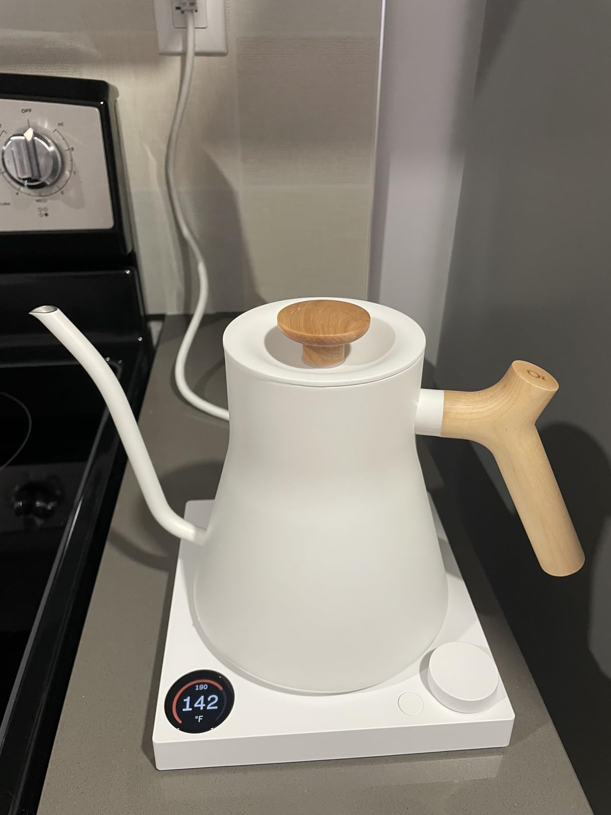 Fellow Stagg EKG Pro Electric Gooseneck Kettle - Pour-Over Coffee and Tea, Quick Heating, Precise Temperature Control, Scheduling, Built-in Brew Timer, Matte Black, 0.9 Liter - Customer Photo 3