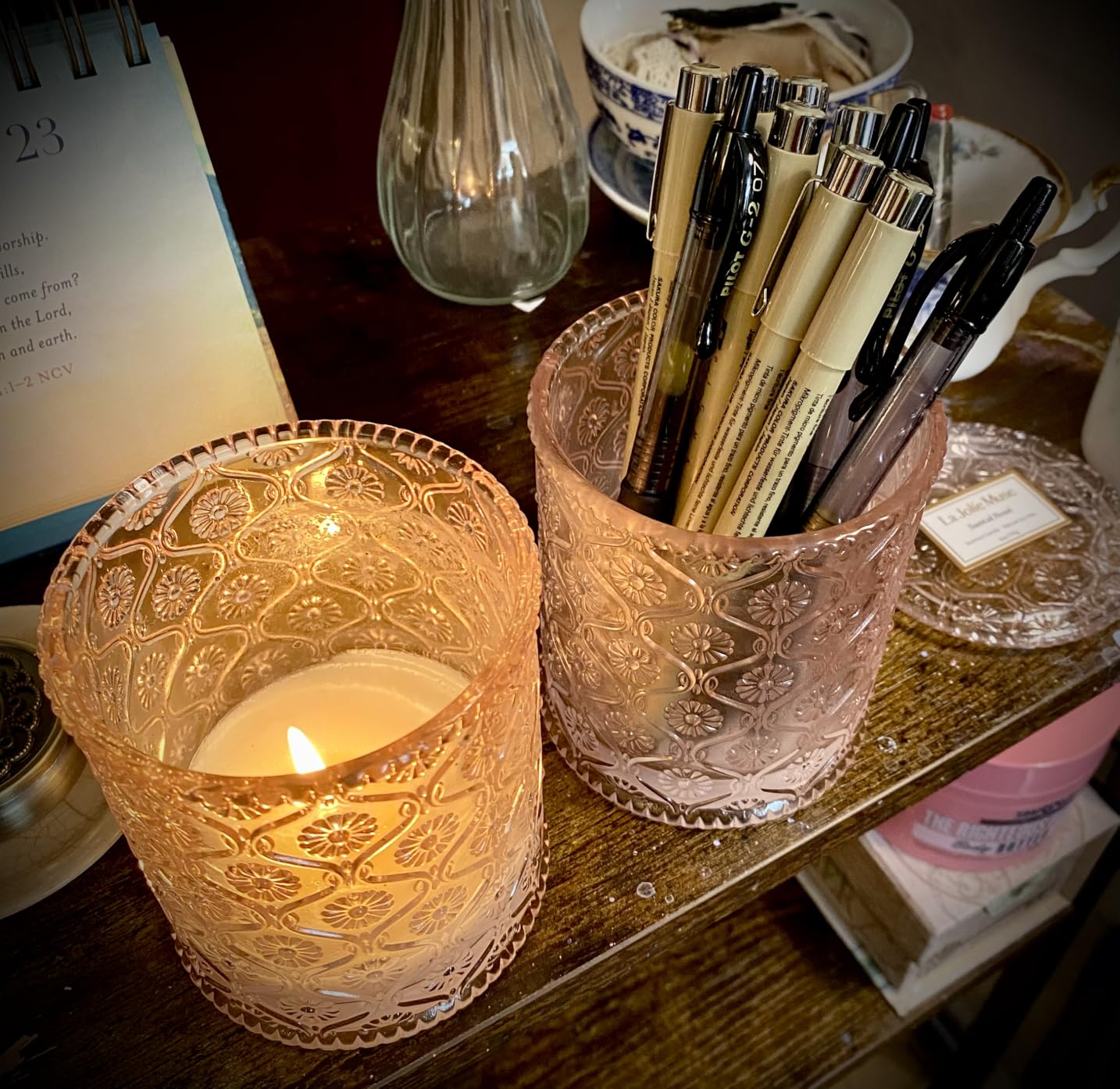 LA JOLIE MUSE Santal Rose Scented Candle – Saffron, Rose & Leather | 6 oz Natural Soy Wax | 40 Hours Clean Burn - Customer Photo 2
