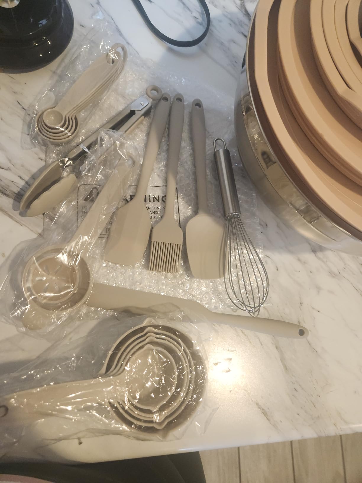 Mixing Bowls with Airtight Lids Set, 26PCS Stainless Steel Khaki Bowls with Grater Attachments, Non-Slip Bottoms & Kitchen Gadgets Set, Size 7, 4, 2.5, 2.0,1.5, 1QT, Great for Mixing & Serving - Customer Photo 1