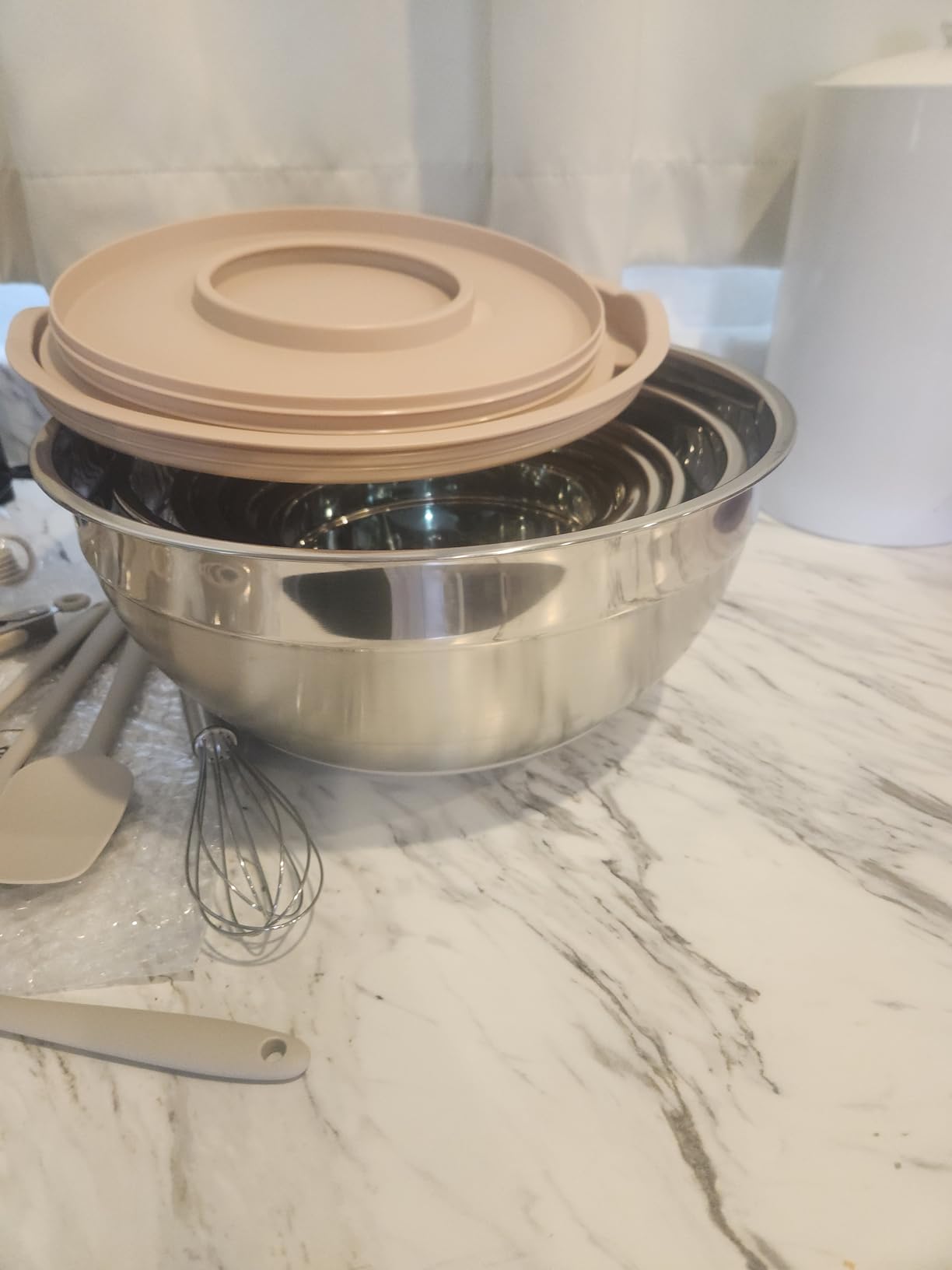 Mixing Bowls with Airtight Lids Set, 26PCS Stainless Steel Khaki Bowls with Grater Attachments, Non-Slip Bottoms & Kitchen Gadgets Set, Size 7, 4, 2.5, 2.0,1.5, 1QT, Great for Mixing & Serving - Customer Photo 3