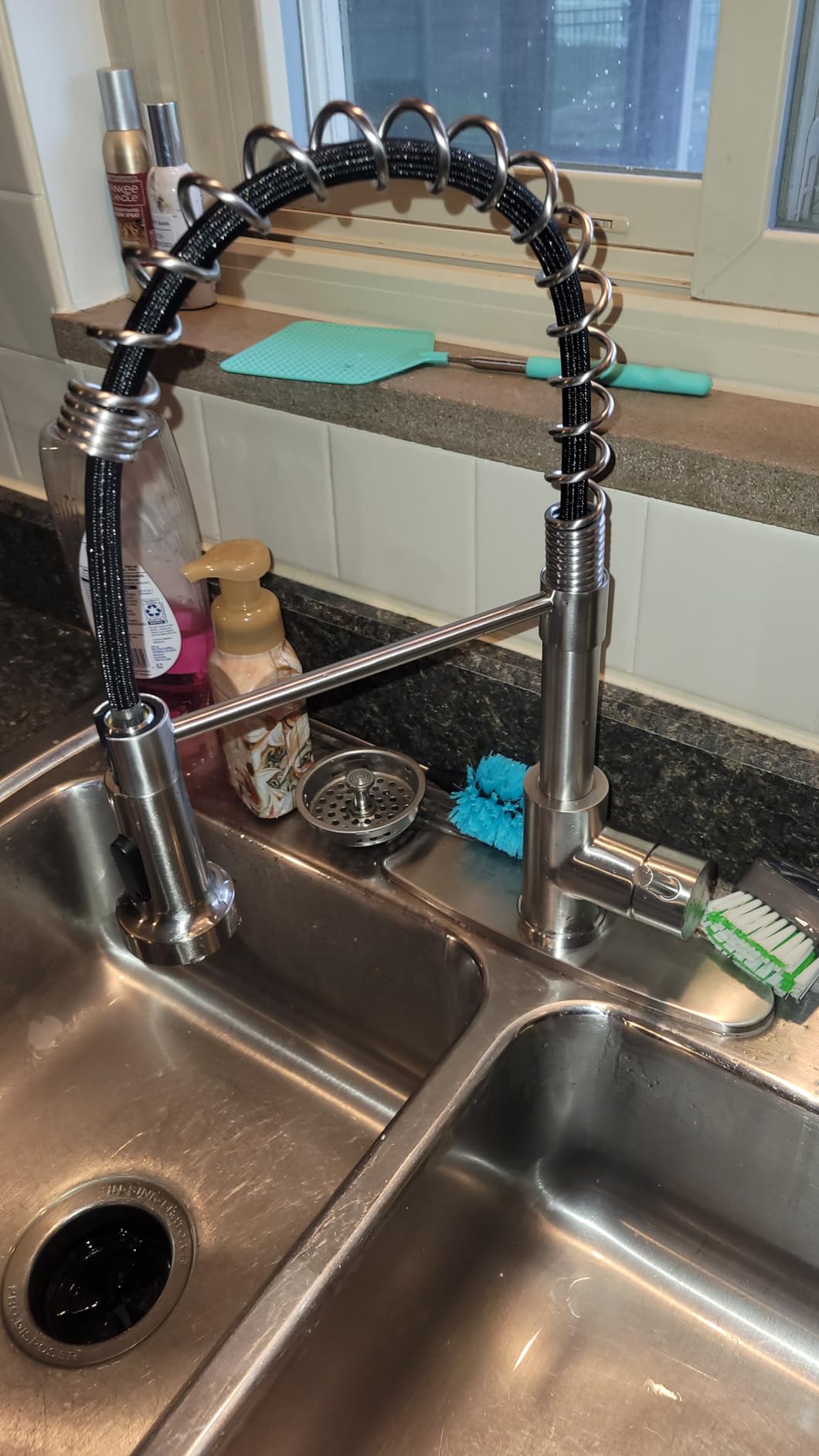 WEWE Black Kitchen Faucet, Touchless Kitchen Faucet with Pull Down Sprayer - Matte Black Single Handle Kitchen Faucets Hands-Free Activated Stainless Steel Kitchen Sink Faucet Customer Review WEWE Black Kitchen Faucet, Touchless Kitchen Faucet with Pull Down Sprayer - Matte Black Single Handle Kitchen Faucets Hands-Free Activated Stainless Steel Kitchen Sink Faucet - Customer Photo 2