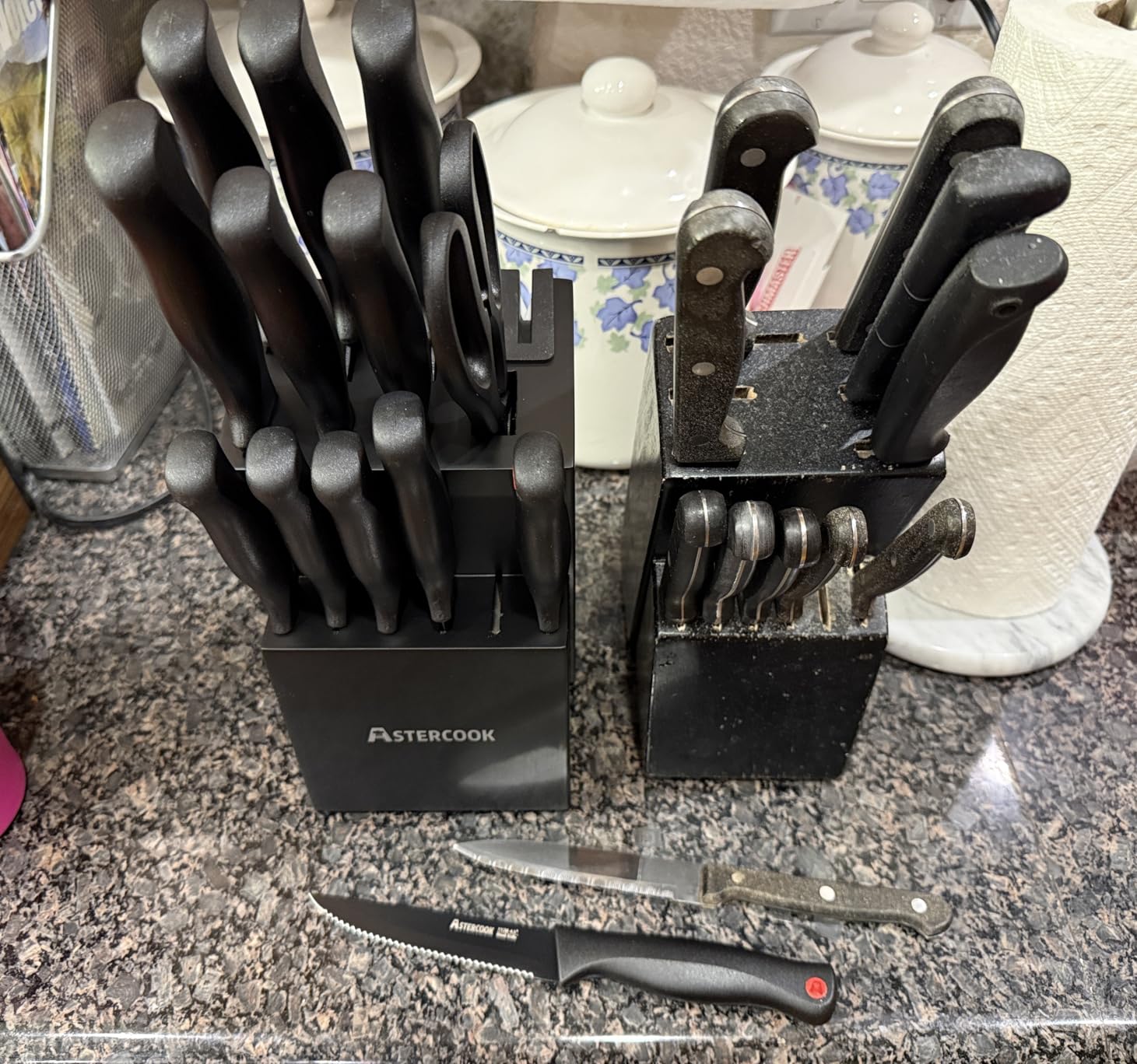 Knife Set, Astercook 15 Pieces Knife Sets for Kitchen with Block, Dishwasher Safe Kitchen Knife Set with Built in Sharpener Block, German Stainless Steel Knife Block Set - Customer Photo 1