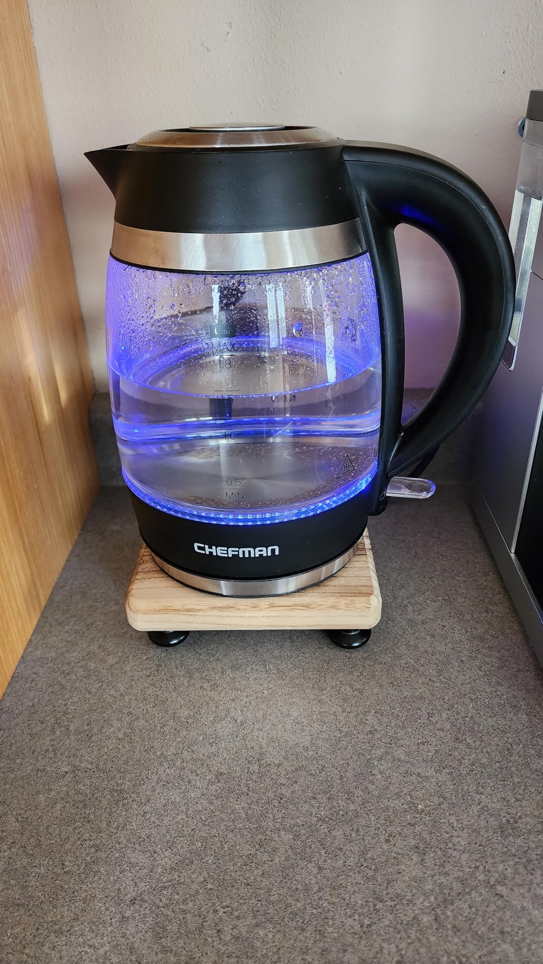 Chefman Electric Kettle, 1.8L 1500W, Hot Water Boiler, Removable Lid for Easy Cleaning, Auto Shut Off, Boil-Dry Protection, Stainless Steel Filter, BPA Free, Borosilicate Glass Electric Tea Kettle - Customer Photo 2