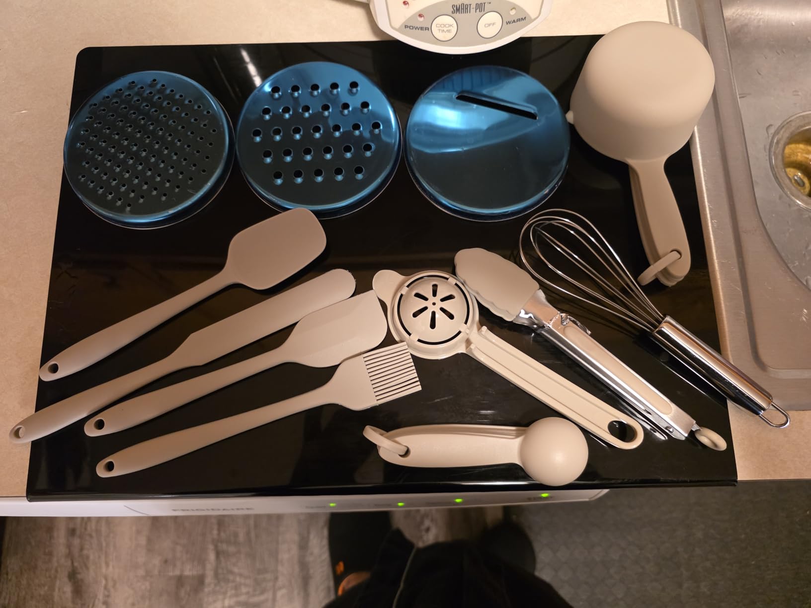 Umite Chef Mixing Bowls with Airtight Lids, 26Pcs Stainless Steel Bowls Set, 3 Grater Attachments & Black Non-Slip Bottoms Size 7, 4, 2.5, 2.0,1.5, 1QT, Great for Mixing & Serving - Customer Photo 1