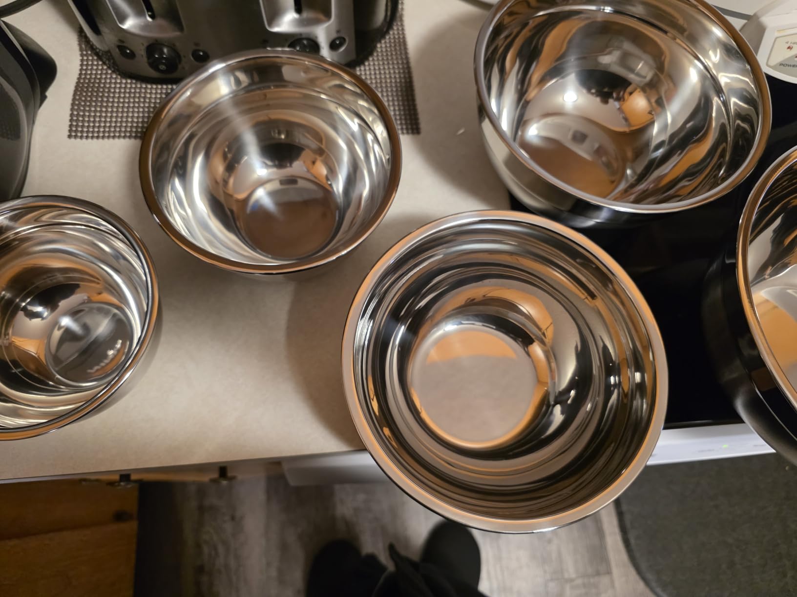 Umite Chef Mixing Bowls with Airtight Lids, 26Pcs Stainless Steel Bowls Set, 3 Grater Attachments & Black Non-Slip Bottoms Size 7, 4, 2.5, 2.0,1.5, 1QT, Great for Mixing & Serving - Customer Photo 2