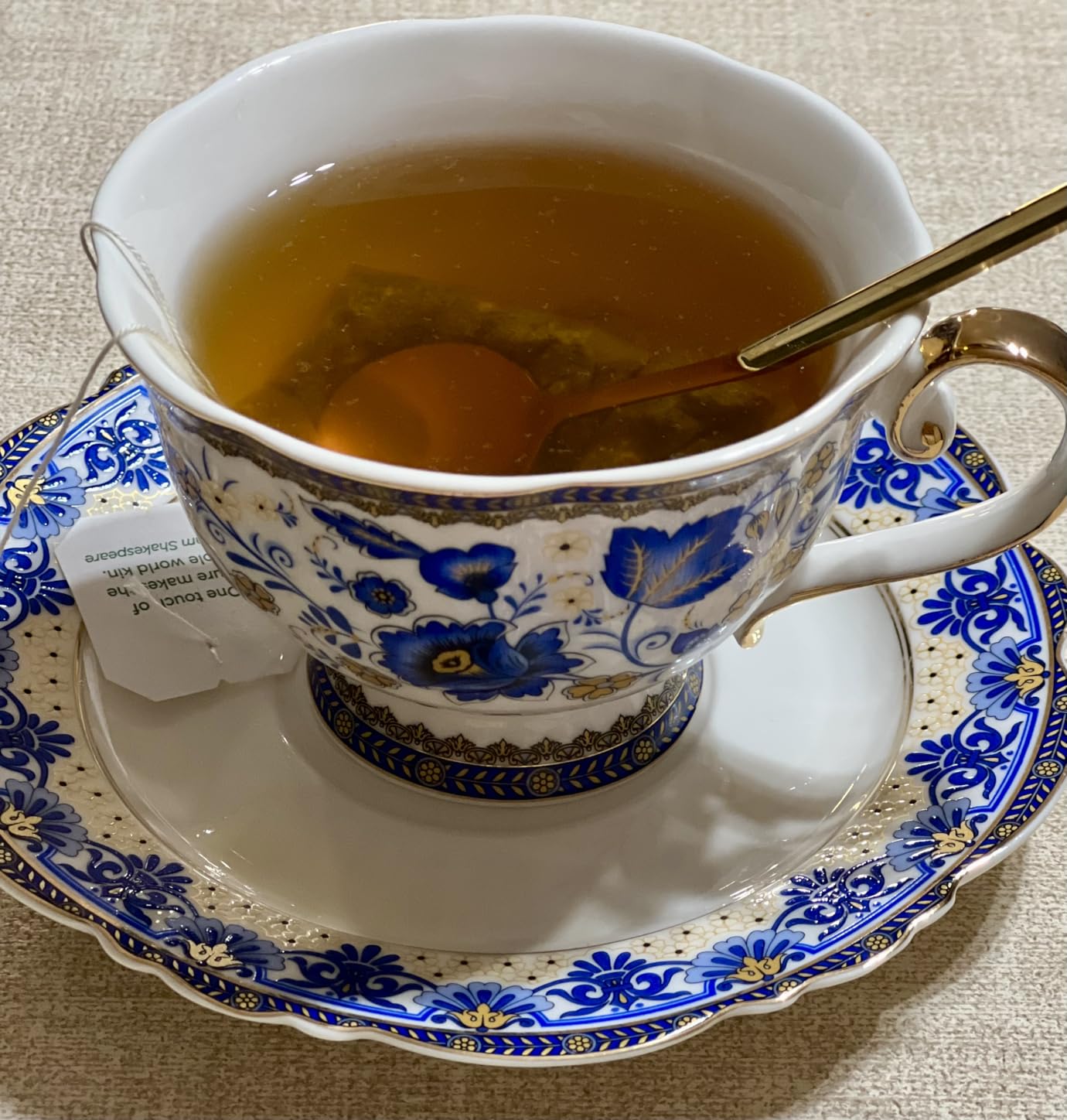 ACMLIFE Bone China Tea Cups and Saucers Set of 4, 6.8 oz Blue and White Tea Cups Set of 4, with Gold Trim and Gift Box - Customer Photo 1