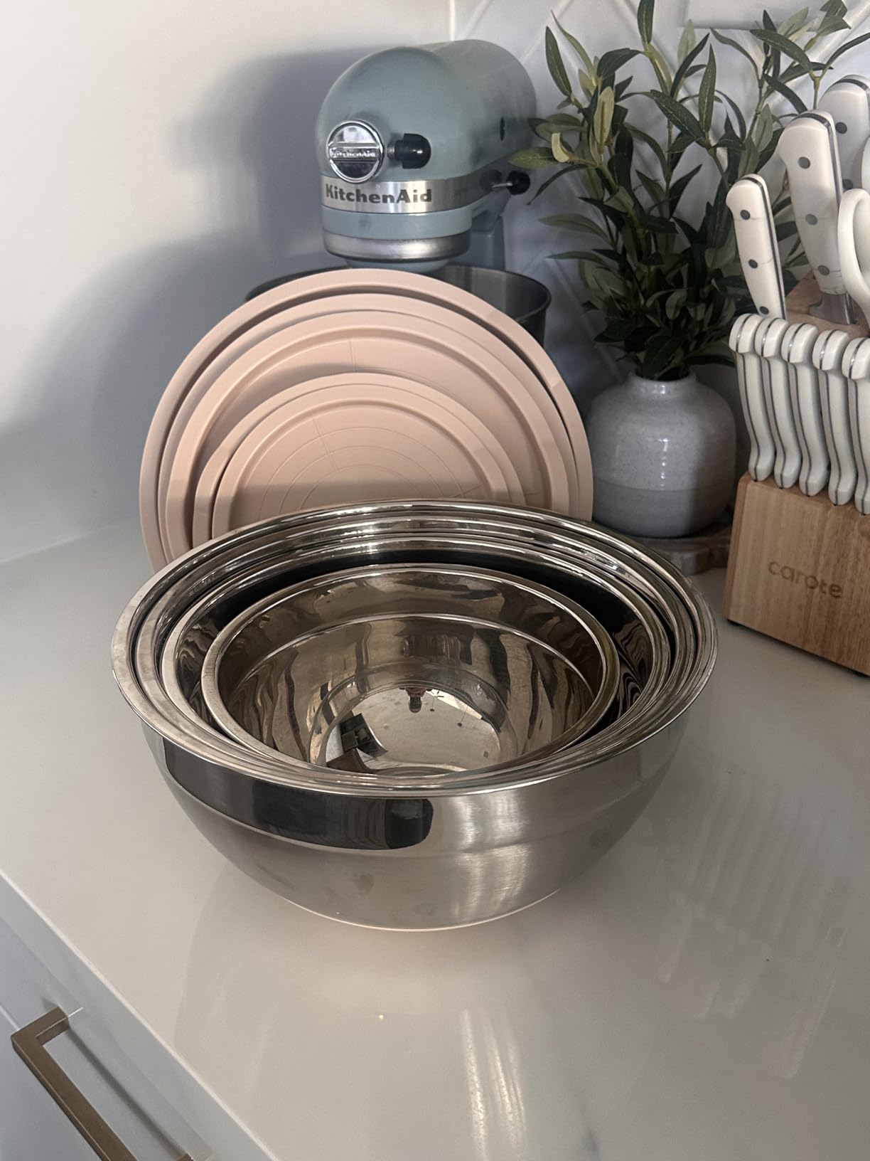 Umite Chef Mixing Bowls with Airtight Lids Set, 8PCS Stainless Steel Khaki Nesting Bowls with Grater Attachments, Kitchen Bowls with Non-Slip Bottoms, Size 5, 4, 3.5, 2, 1.5QT for Mixing & Serving - Customer Photo 1
