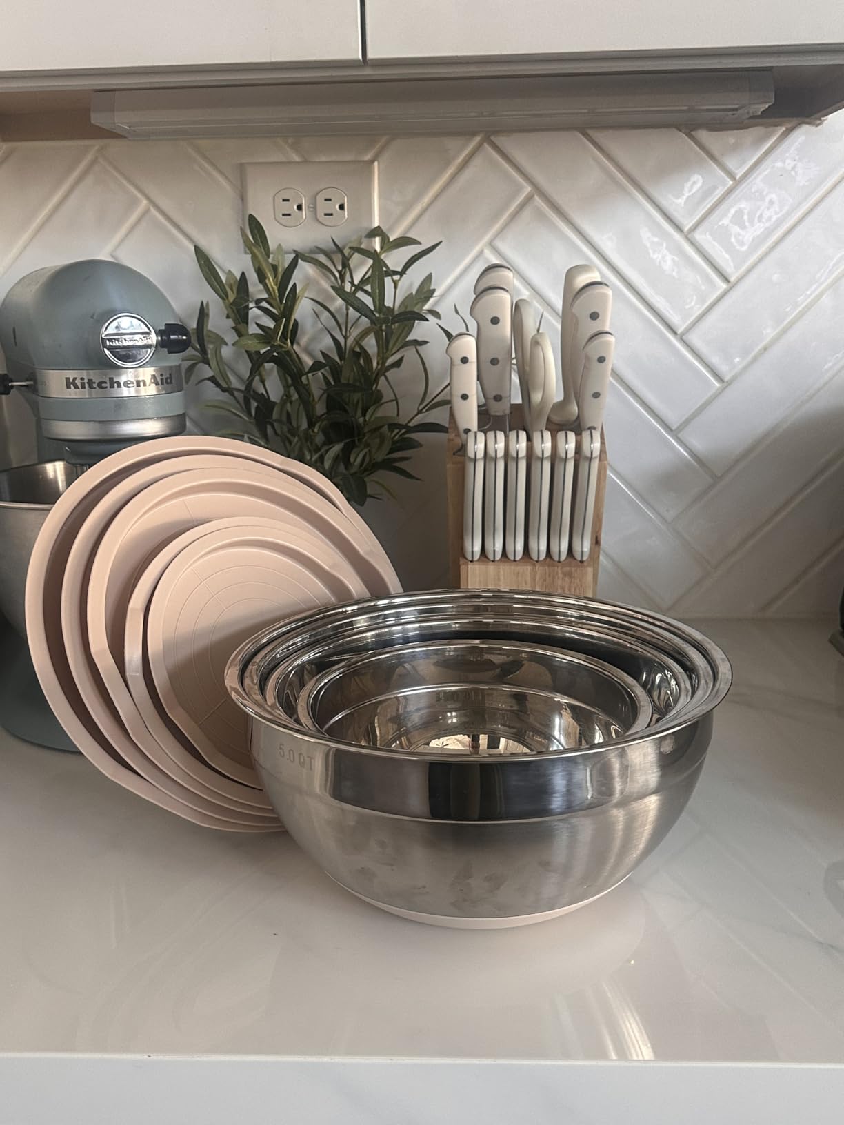 Umite Chef Mixing Bowls with Airtight Lids Set, 8PCS Stainless Steel Khaki Nesting Bowls with Grater Attachments, Kitchen Bowls with Non-Slip Bottoms, Size 5, 4, 3.5, 2, 1.5QT for Mixing & Serving - Customer Photo 2