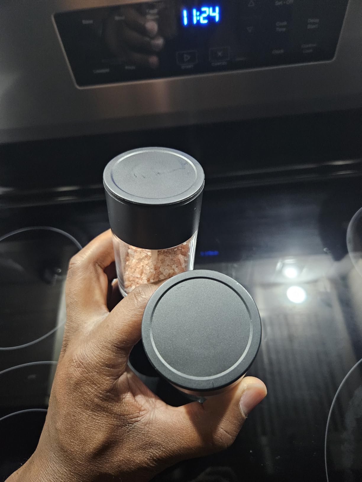 FORLIM Electric Salt and Pepper Grinder Set, USB Rechargeable, Automatic Salt Pepper Mill Grinder with Dust Cover, One-Button Control, Adjustable Coarseness, Warm LED Light (2 Packs, Black&White) customer photo 1