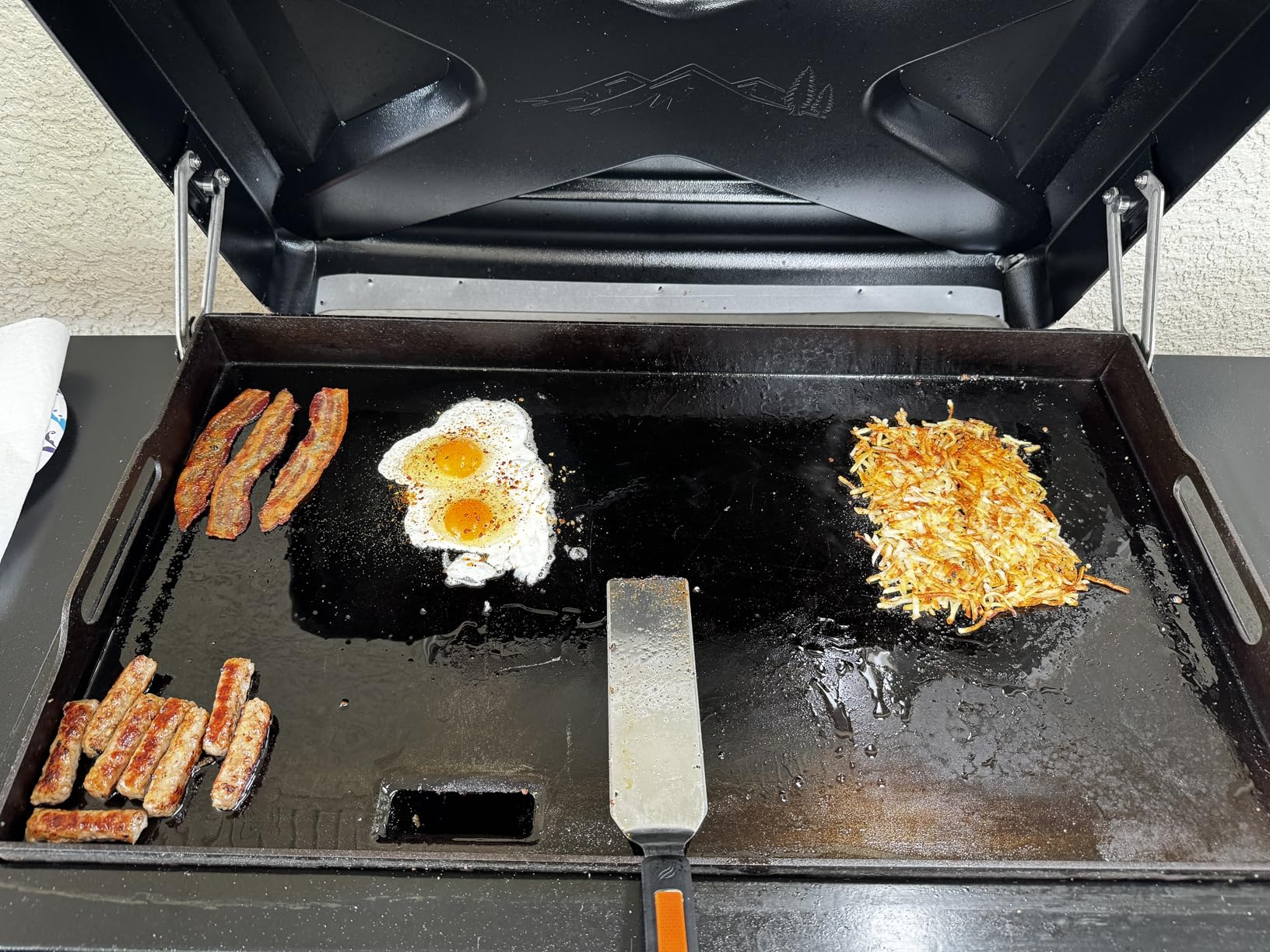 Traeger Flatrock 33 Inch Flat Top Griddle, Outdoor Gas Grill with 3-Zone TruZone Cooking, Even Heat, Fuel Sensor, and EZ-Clean Grease Management, Premium Propane Griddle for Outdoor Cooking - Customer Photo 4