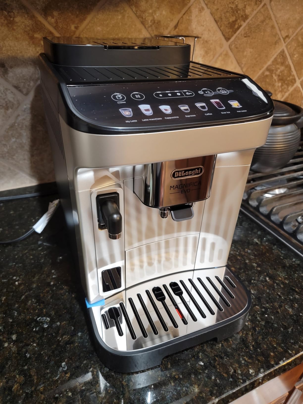 De'Longhi Magnifica Start Automatic Espresso Machine with Auto Milk Frother & Built in Grinder - 5 One-Touch Recipes, Easy-to-Clean, Home Barista Coffee Maker for Lattes, Cappuccino, Iced Coffee - Customer Photo 2