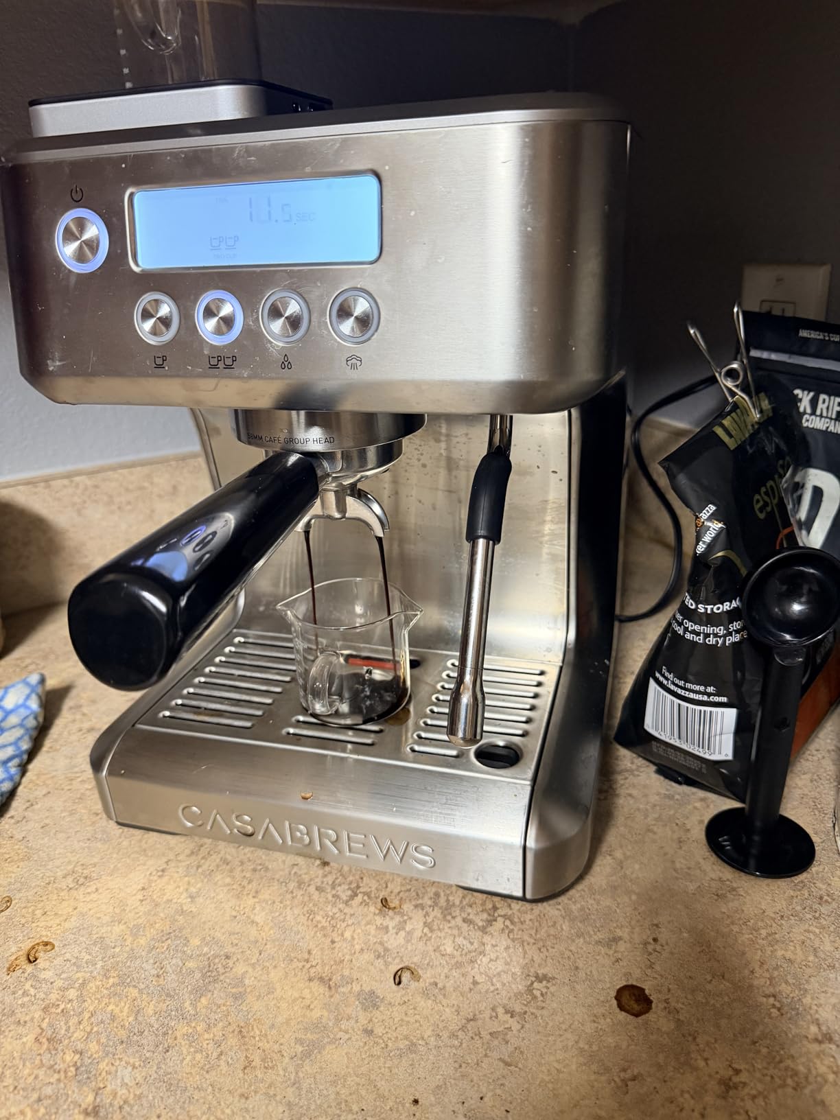 CASABREWS Ultra Espresso Machine with LCD Display, Espresso Maker with Powerful Milk Frother, Customizable Brewing Temperature, Provides Barista-Level Lattes and Cappuccinos, Gift for Men & Women Customer Review CASABREWS Ultra Espresso Machine with LCD Display, Espresso Maker with Powerful Milk Frother, Customizable Brewing Temperature, Provides Barista-Level Lattes and Cappuccinos, Gift for Men & Women - Customer Photo 1