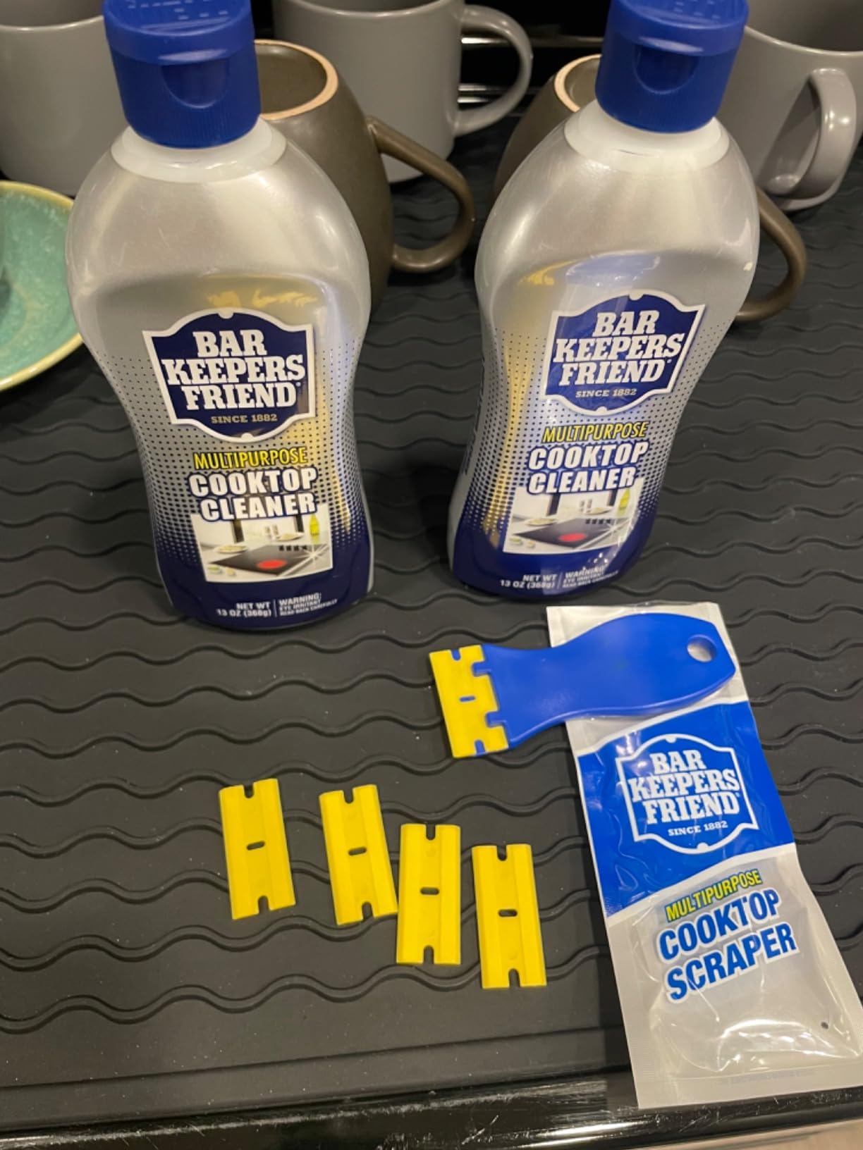 Bar Keepers Friend Cooktop Cleaner (2 x13 oz) + Scraper - Multipurpose Liquid Stovetop Cleanser, Safe for Use on Glass & Ceramic Cooking Surfaces, Copper, Brass, Chrome, Stainless Steel & Porcelain - Customer Photo 2