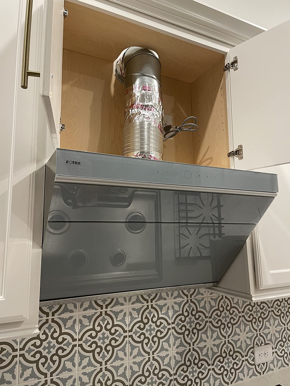 FOTILE JQG7507 Under Cabinet or Wall Mount Kitchen Range Hood 1100 CFM 4 Speed Level with LED Lights, Fingerprint Resistance and Motion Control - Customer Photo 3