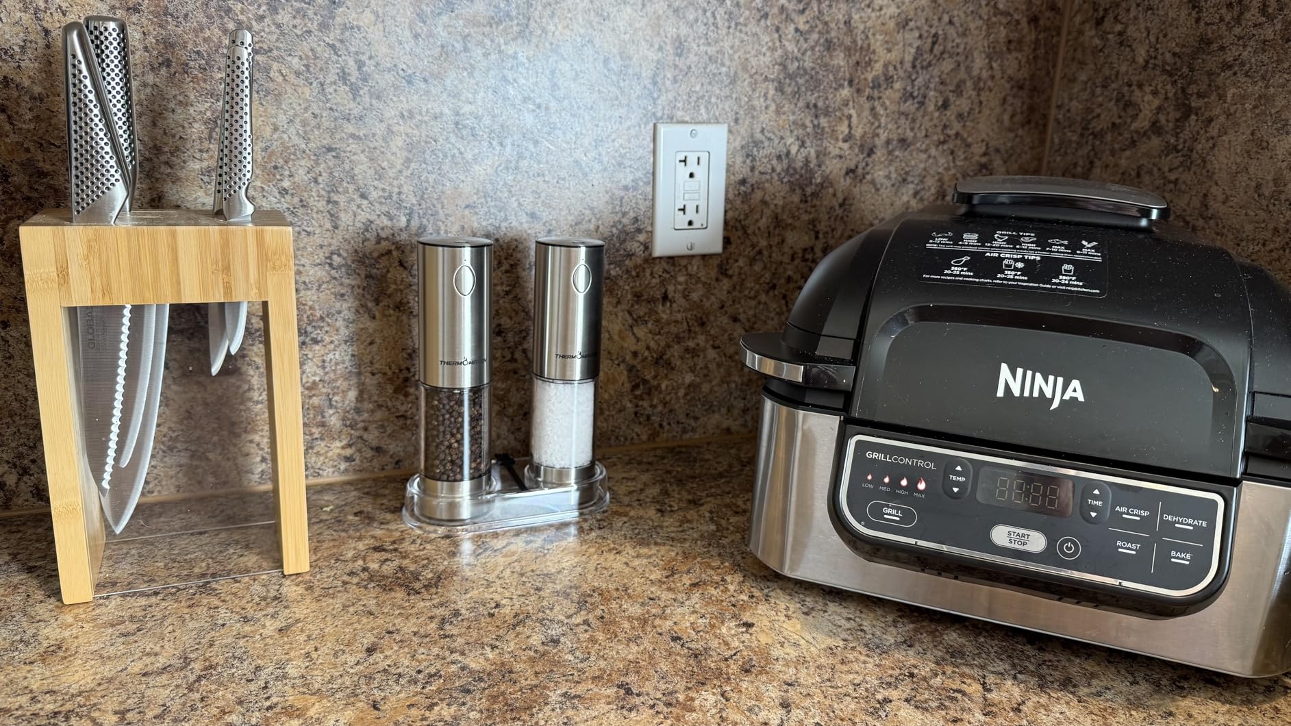 ThermoMaven Upgraded Larger Capacity Electric Salt and Pepper Grinder Set, 110ml Rechargeable Salt and Pepper Shaker with LED Light, Stainless Steel Automatic Pepper Mill with 6 Adjustable Coarseness customer photo 2