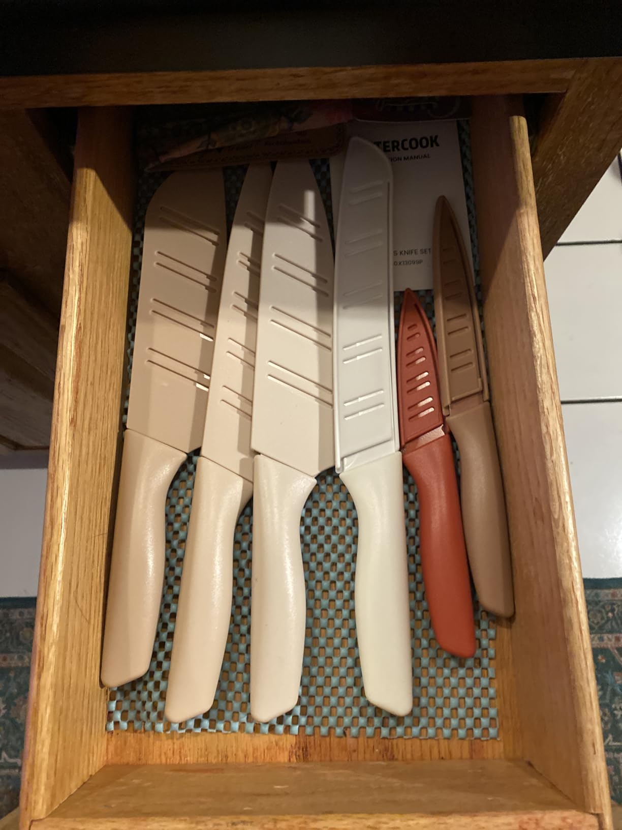 Astercook Knife Set, 13 Pieces Kitchen Knives Set with Healthy Anti-Rust Coating, Dishwasher Safe, Stainless Steel Chef Knife Sets with 6 Blade Guards - Customer Photo 5