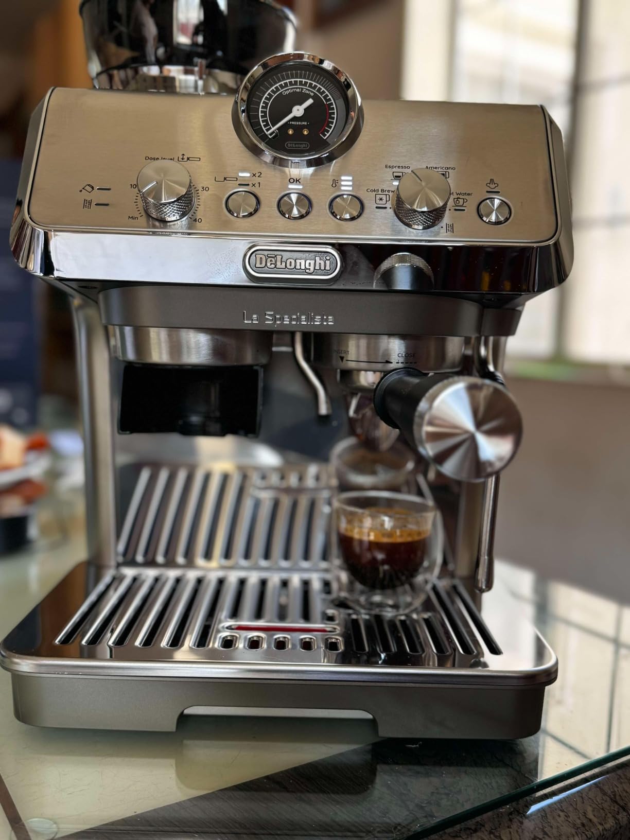 De'Longhi La Specialista Maestro Espresso Machine with Grinder, Auto & Manual Milk Frother – Bean-to-Cup Cold Brew Coffee with Cold Extraction Technology, Variable Temp & Tamping Tool, 8 Drink Presets - Customer Photo 2