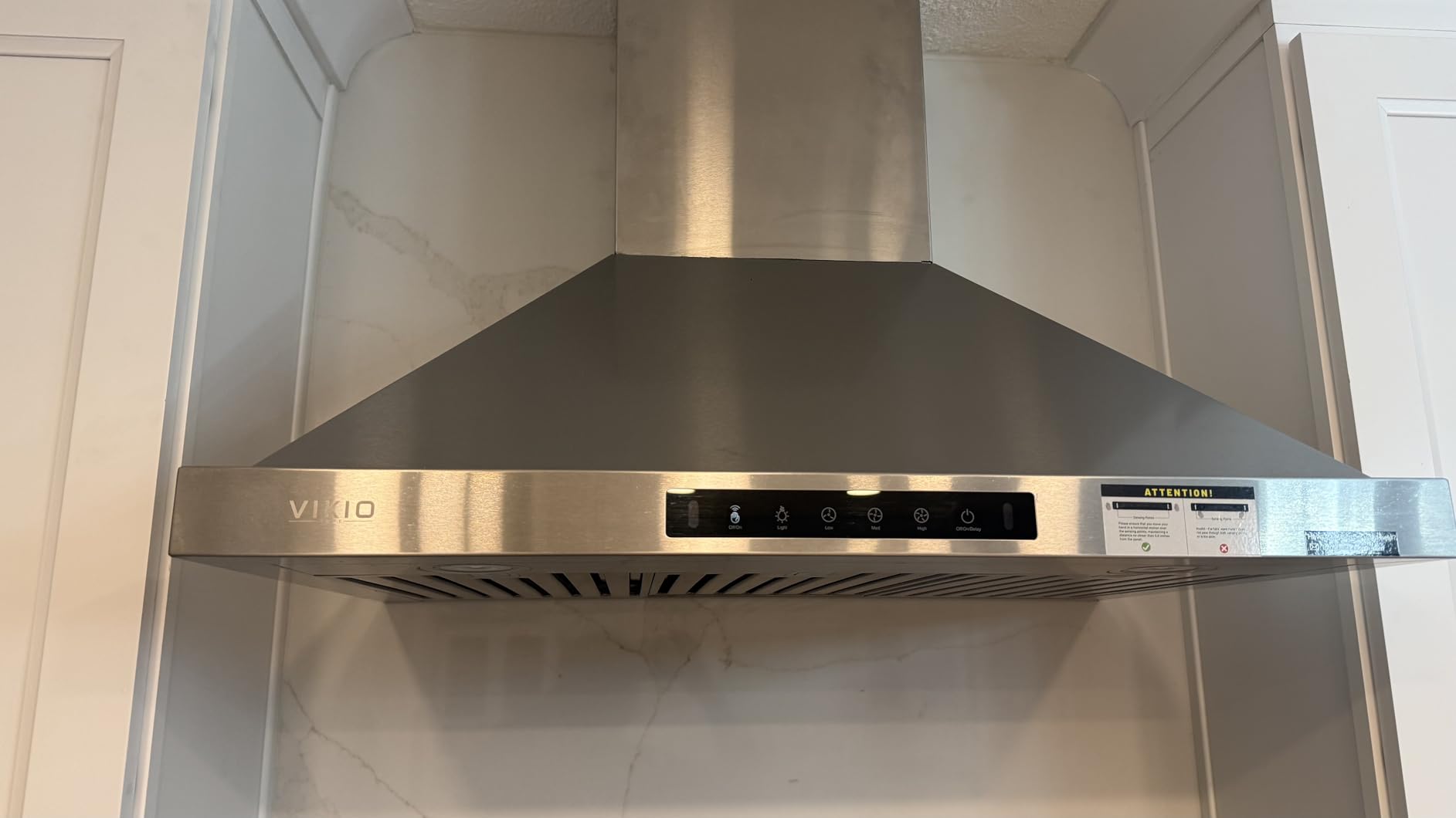 VIKIO HOME Wall Mount Range Hood 36 inch, 580 CFM, Ducted/Ductless Convertible, Stainless Steel Kitchen Vent Hood with 3-Speed Fan and LED Lights - Customer Photo 1
