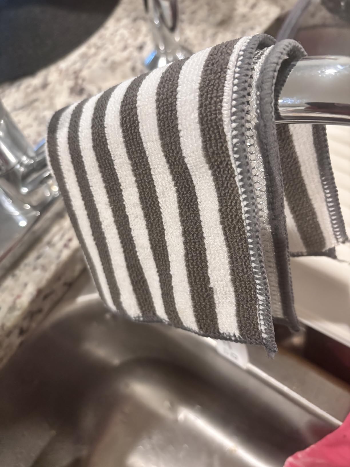 Severn Dish Cloths for Washing Dishes 4pk. Odor-Resistant Dish Rags with Non-Scratch Wire Scrubber Side for Kitchen Cleaning. Grime-Fighting Bamboo-Charcoal Microfiber 2-Sided Dishrags. Machine Wash - Customer Photo 1