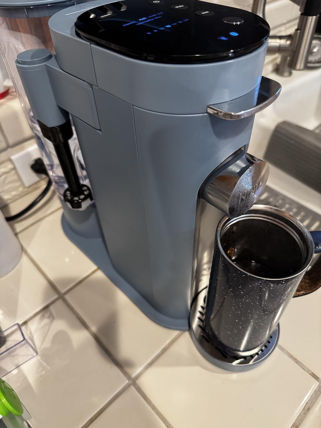 Ninja Pod & Grounds | Coffee Maker | XL Single-Serve | K-Cup Pod Compatible | Brews Grounds | Compact Design | Built-In Milk Frother | 68-oz. Reservoir, 6-oz. Cup to 24-oz. Mug Sizes | Stone |PB055AST - Customer Photo 1