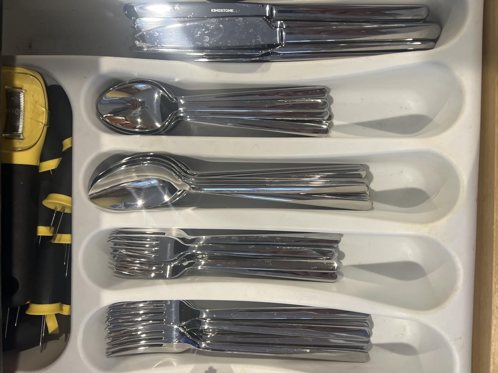 KINGSTONE Gold Silverware Set, 40 Piece Flatware Cutlery Set for 8, 18/10 Stainless Steel Silverware Mirror Polished Dishwasher Safe for Home, Restaurant, Wedding, Party - Customer Photo 1