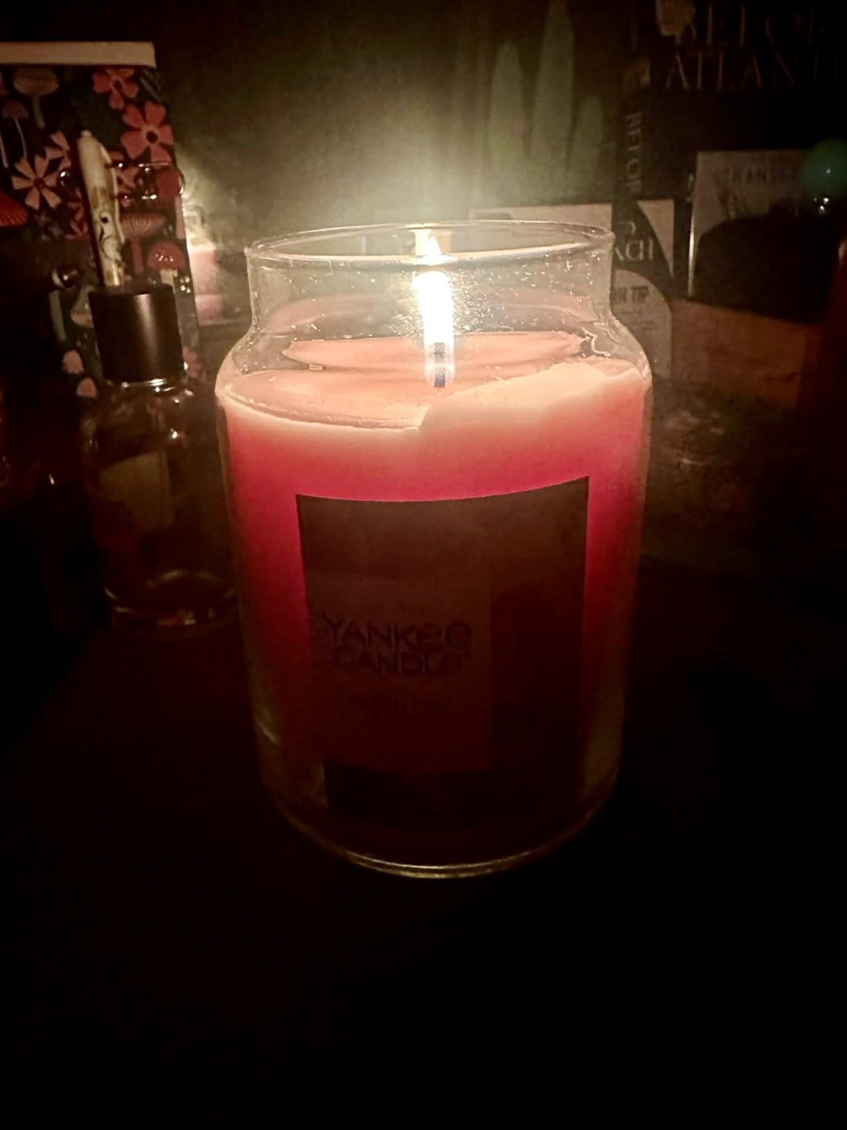 Yankee Candle Fresh Cut Roses, Scented Candle, 22oz Large Jar with up to 150 Hour Burn Time, Giftable - Customer Photo 1