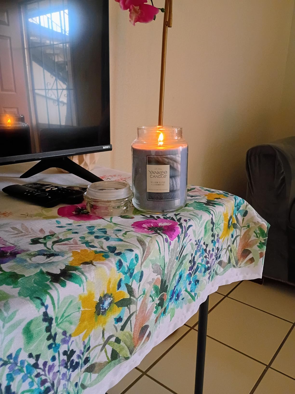 Yankee Candle Cliffside Sunrise, Scented Candle, 22oz Large Jar with up to 150 Hour Burn Time, Giftable - Customer Photo 0