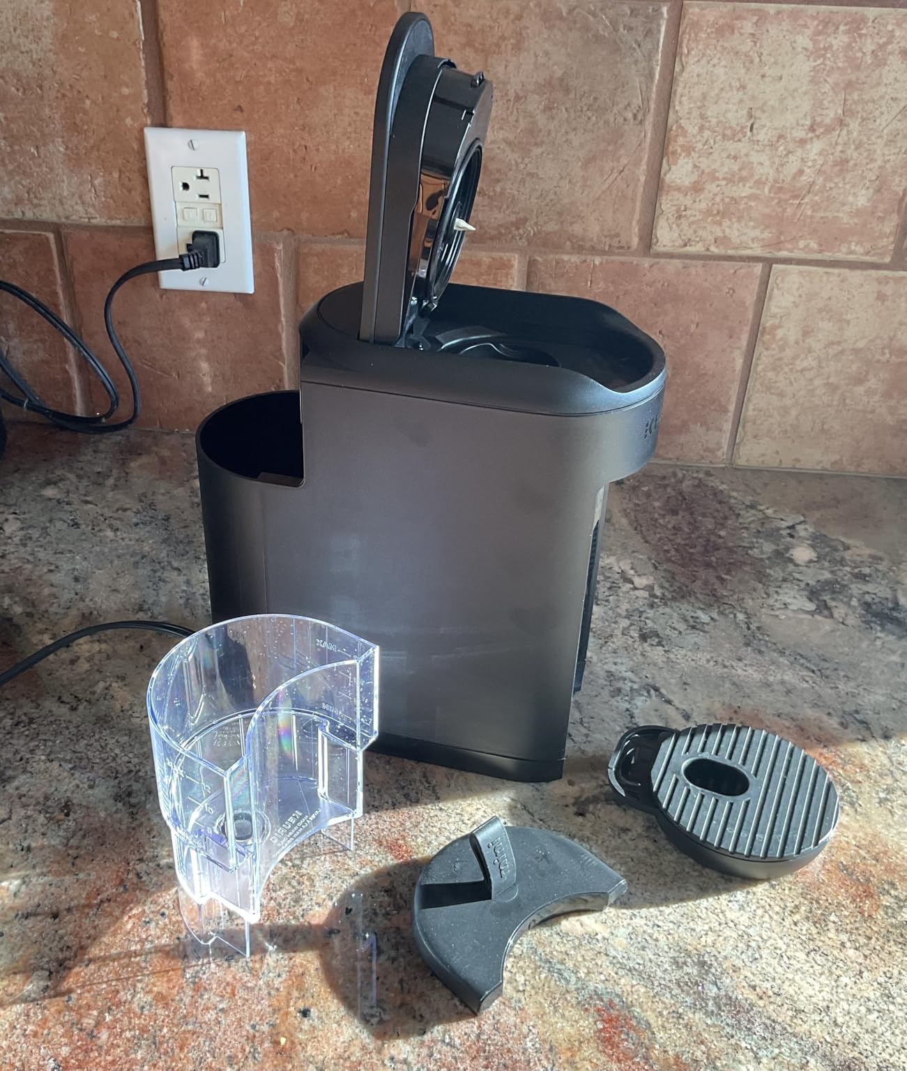 Keurig K-Mini Mate Single Serve K-Cup Pod Coffee Maker, Brews Up to 12 oz Cup, Compact Portable Coffee Machine for Small Spaces, Great for Dorms & Offices, Black - Customer Photo 2