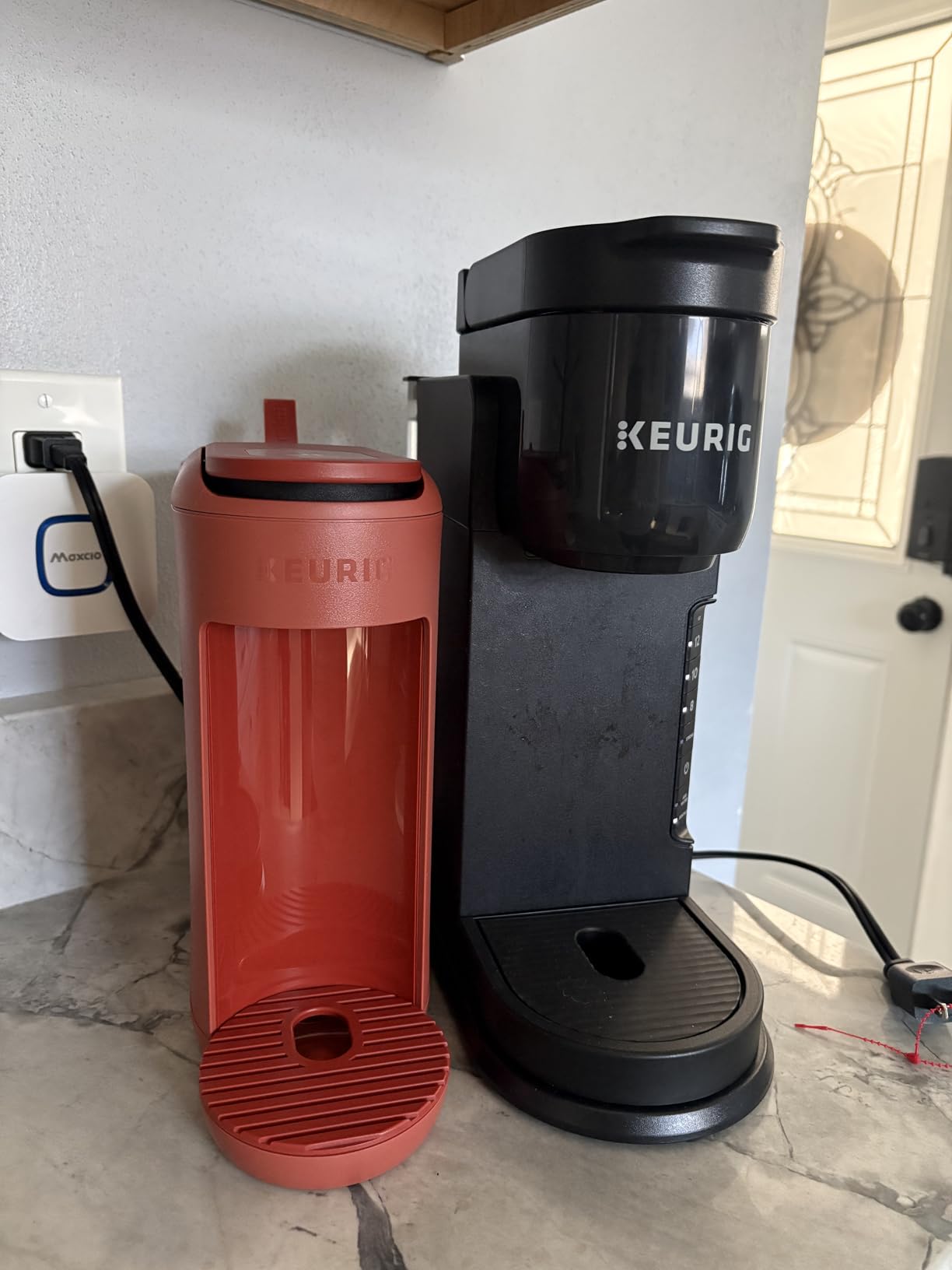 Keurig K-Mini Mate Single Serve K-Cup Pod Coffee Maker, Brews Up to 12 oz Cup, Compact Portable Coffee Machine for Small Spaces, Great for Dorms & Offices, Black - Customer Photo 3