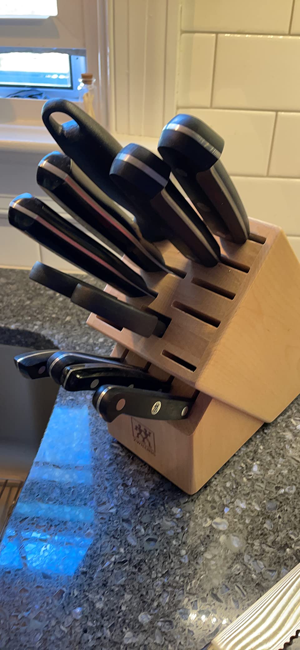 ZWILLING Gourmet 10-Piece Razor-Sharp German Knife Block Set, Made in Company-Owned German Factory with Special Formula Steel perfected for almost 300 Years, Dishwasher Safe, Acacia Block - Customer Photo 1