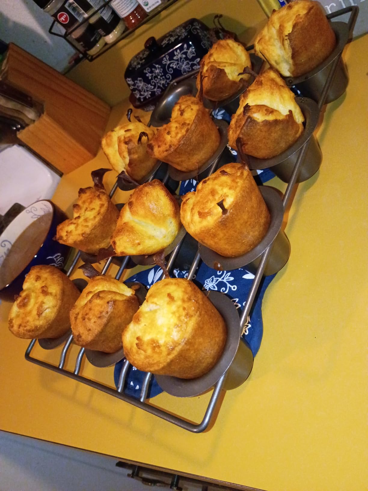 Chicago Metallic 26121 Professional 12-Cup Non-Stick Mini-Popover Pan, 16-Inch-by-10.75-Inch customer photo 2