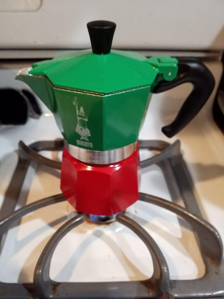 Bialetti Moka Express Iconic Italian Stovetop Espresso Maker (Natural Silver, 6 Cups) - Customer Photo 1