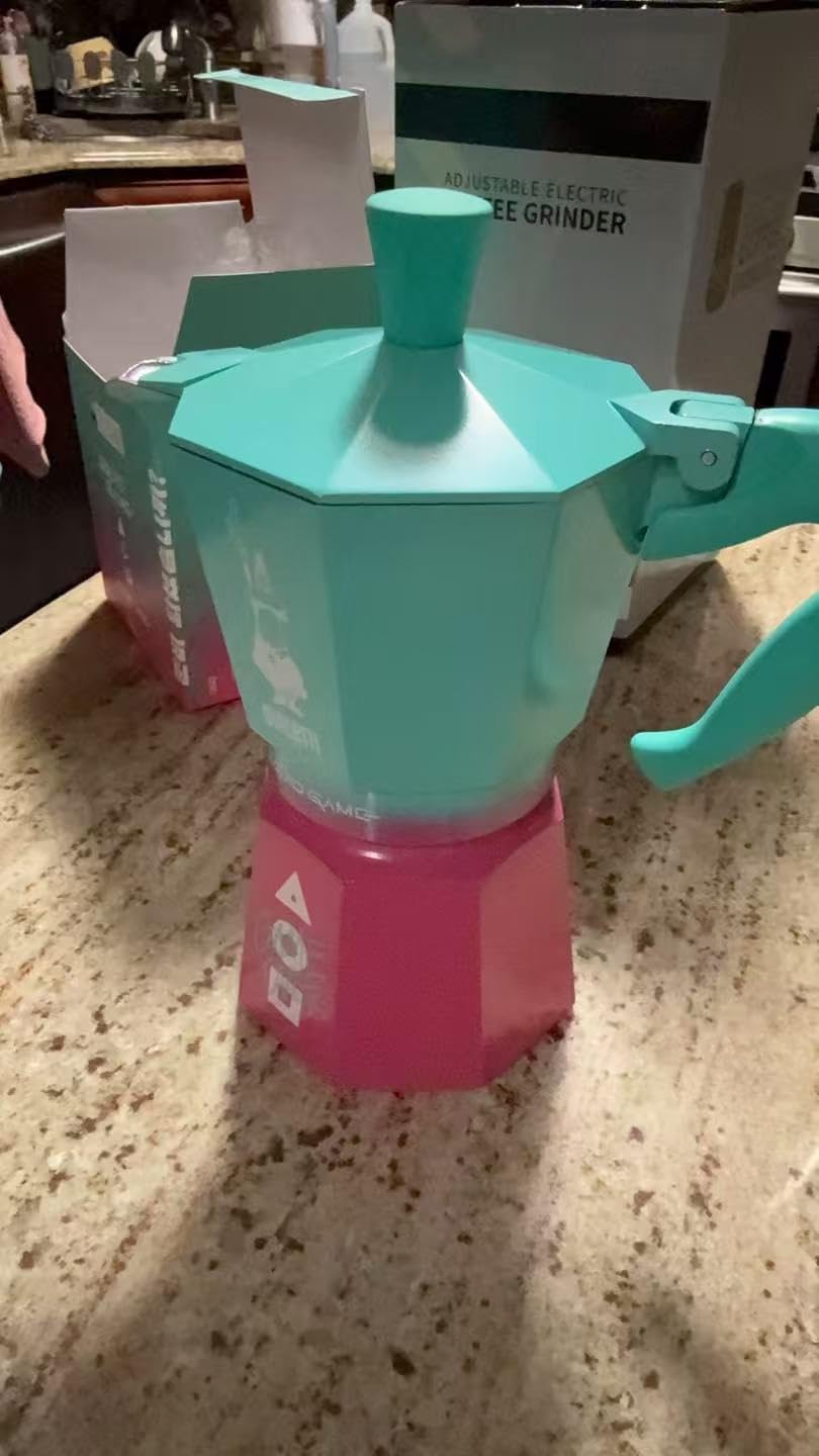 Bialetti Moka Express Iconic Italian Stovetop Espresso Maker (Natural Silver, 6 Cups) - Customer Photo 3
