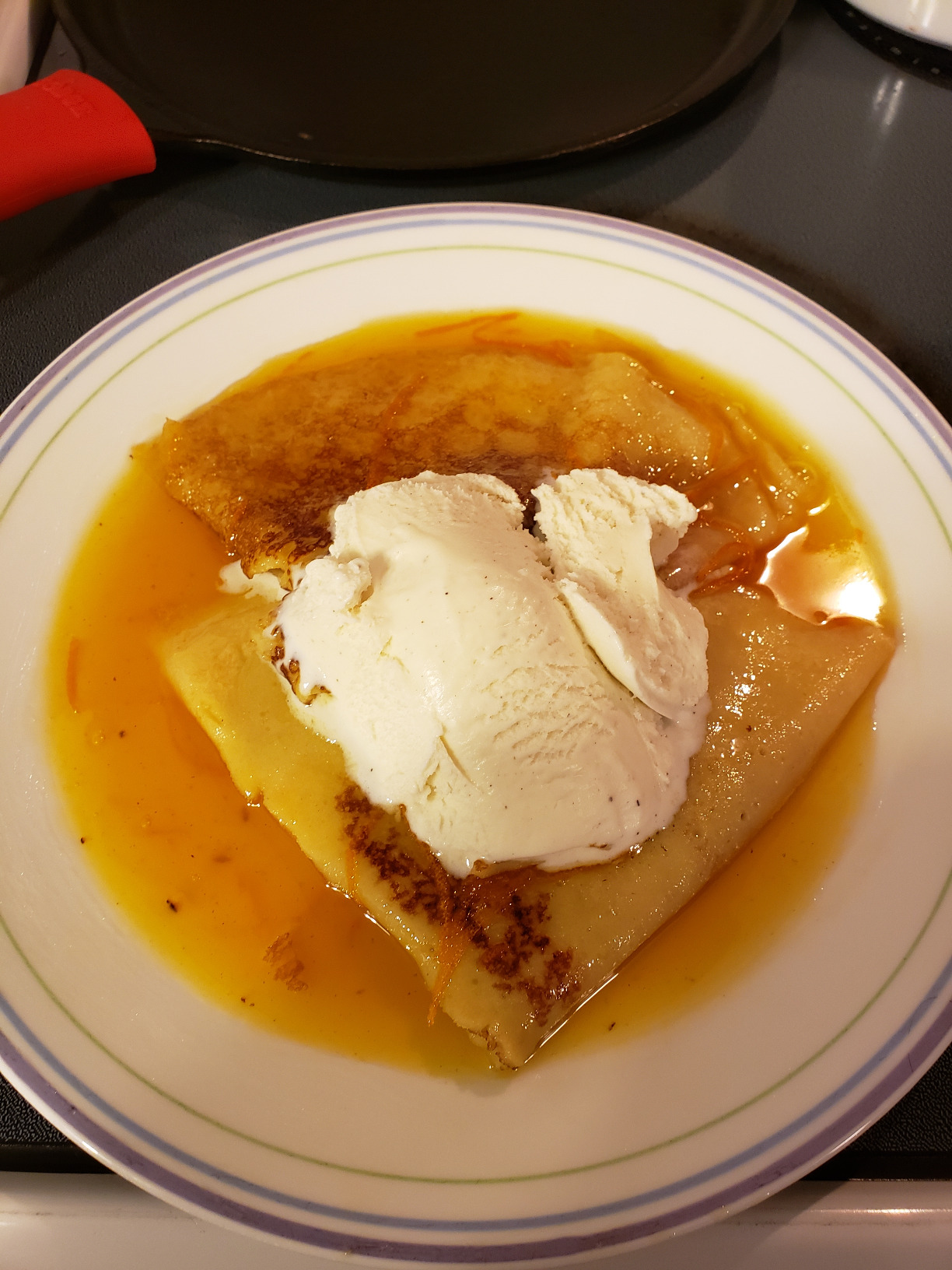 Lodge L9OG3 Cast Iron Round Griddle, Pre-Seasoned, 10.5-inch - Made in USA, Compatible with Stovetop, Oven, Grill & Campfire Customer Review Lodge L9OG3 Cast Iron Round Griddle, Pre-Seasoned, 10.5-inch - Made in USA, Compatible with Stovetop, Oven, Grill & Campfire - Customer Photo 1