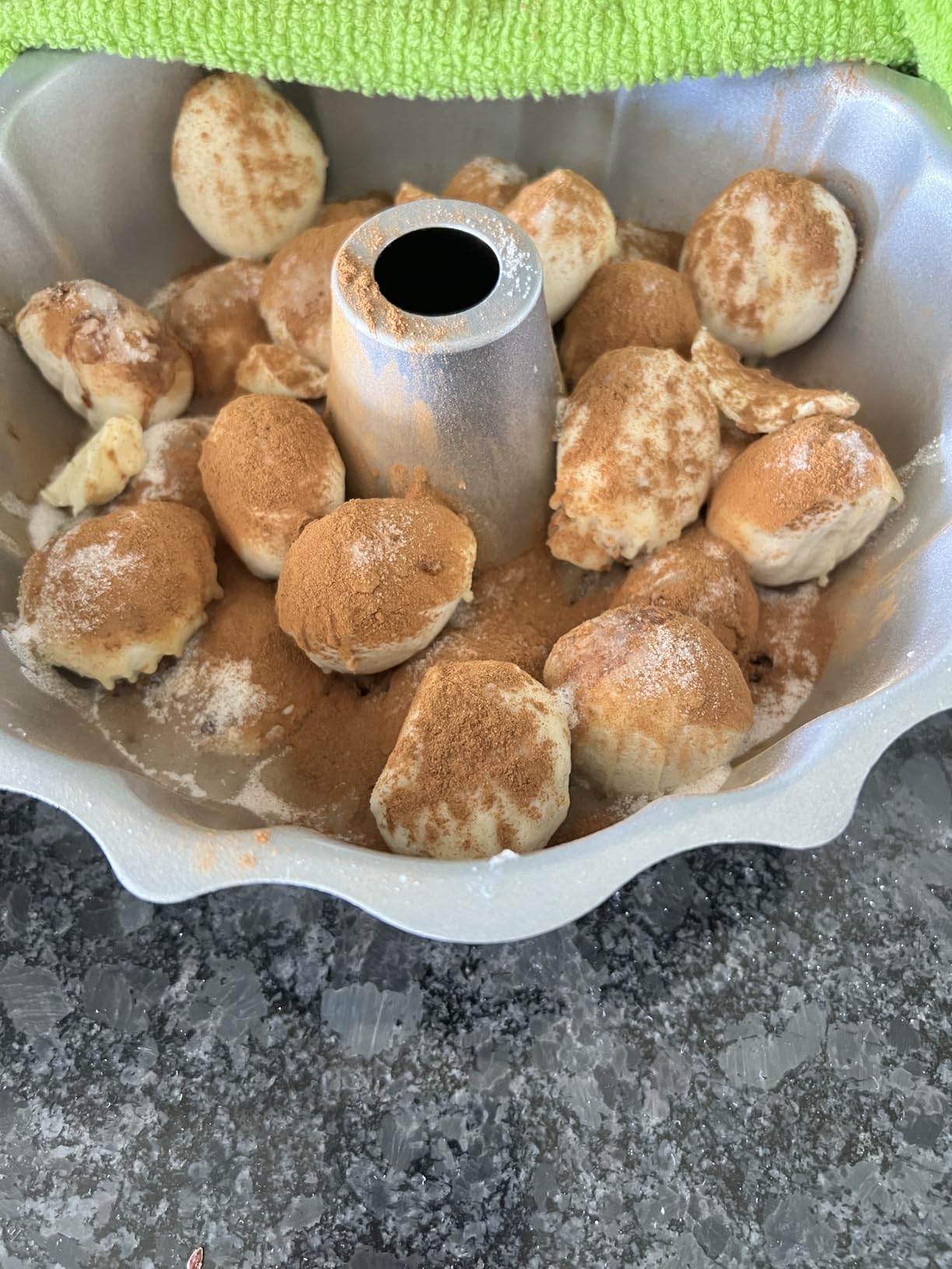 Cuisinart Chef's Classic Nonstick Bakeware 9-1/2-Inch Fluted Cake Pan, Silver customer photo 2