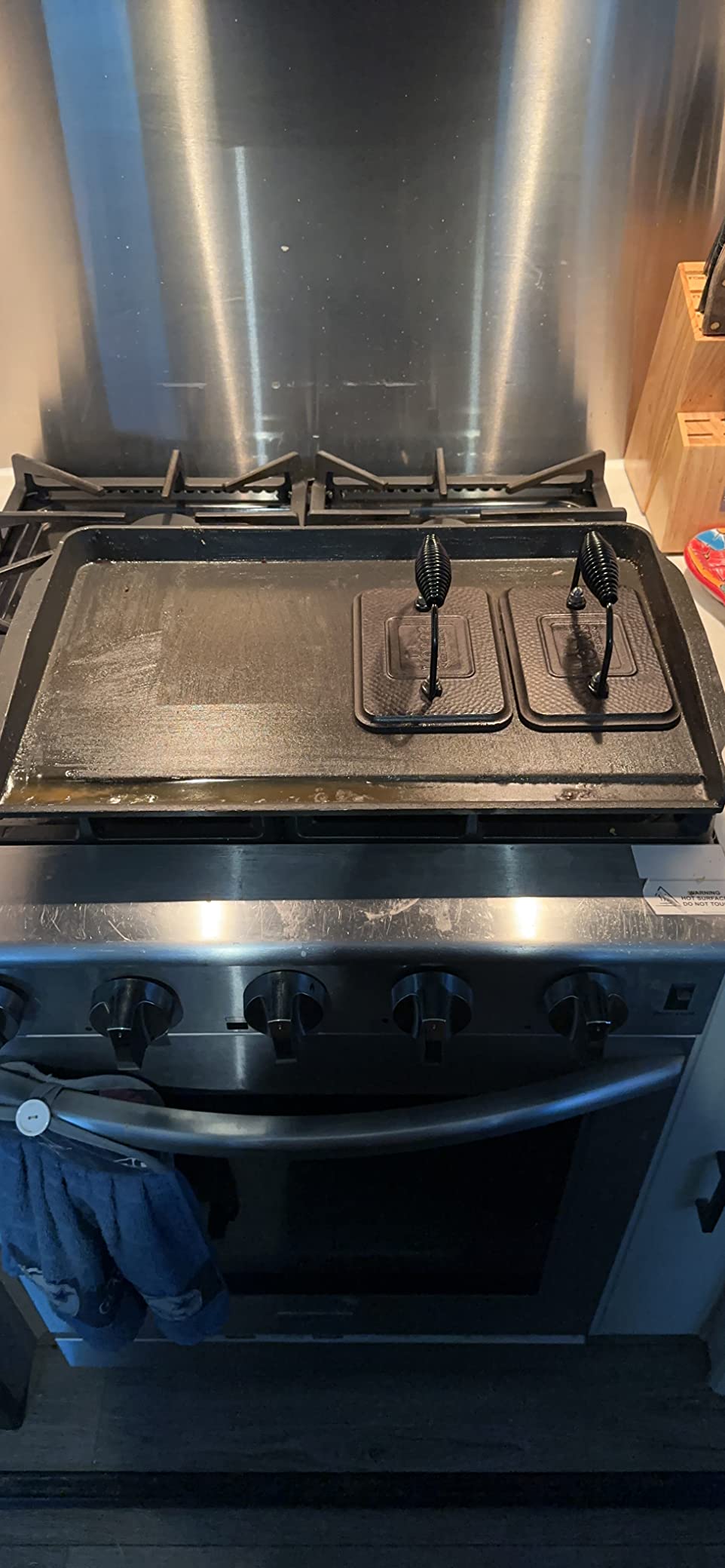 Lodge Pre-Seasoned Cast Iron Grill Press with Cool-Grip Spiral Handle, 4.5 inch X 6.75 inch, Black customer photo 1