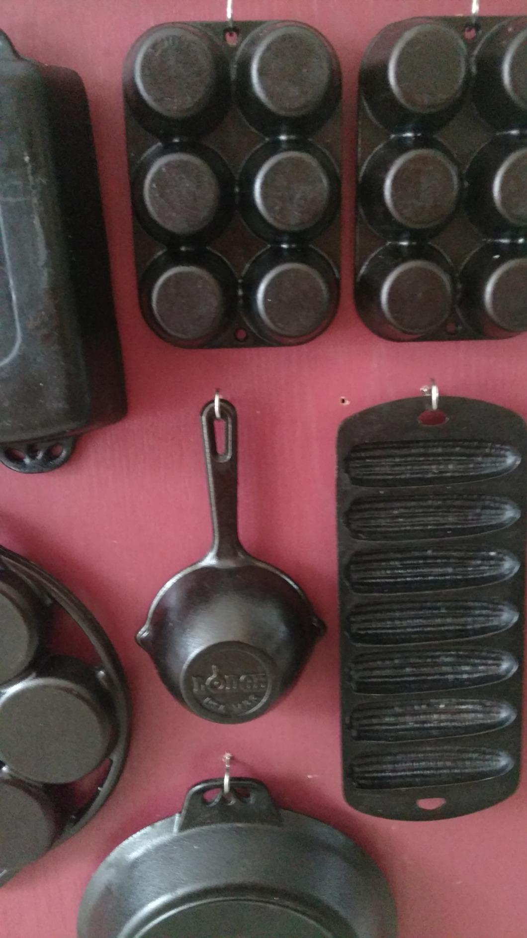 Bayou Classic 7490 Cast Iron Cornbread Pan Perfect For Baking Golden Brown Cornbread w/Crispy Edges customer photo 2