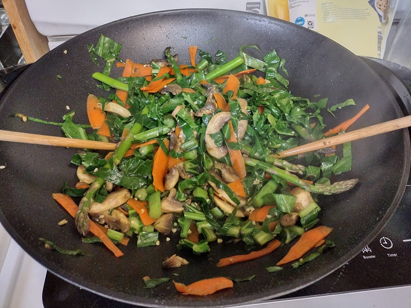 Aroma Housewares AEW-306 Electric Wok with Tempered Glass Lid Easy Clean Nonstick, Cooking Chopsticks, Tempura and Steaming Racks, Professional Model, Black customer photo 2