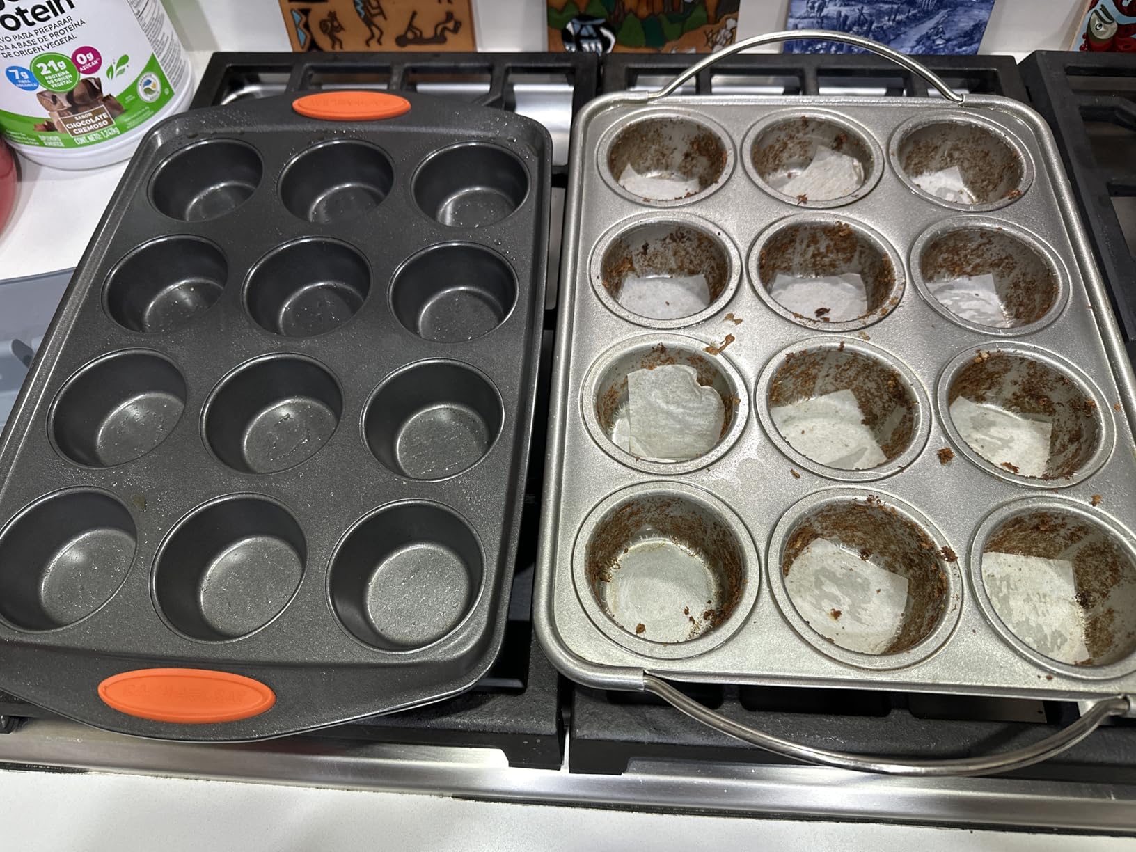 Rachael Ray Yum-o! Nonstick Bakeware Oven Lovin' Cups Muffin Pan, 6-Cup, Gray with Orange Handles customer photo 1