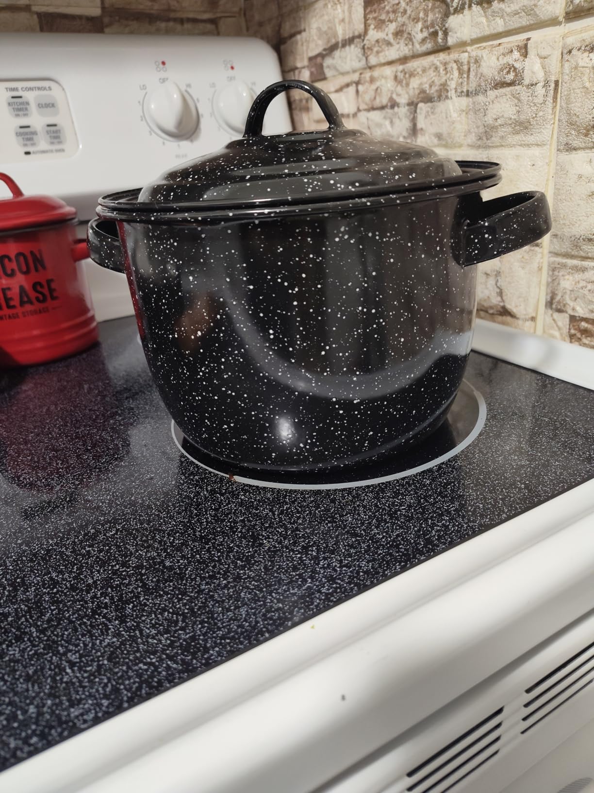 Granite Ware 4-Quart Bean Pot - Porcelain Enamel on Steel, Lightweight & Durable, Ideal for Baked Beans, Stews, Soups - Non-Stick, Chip-Resistant, Even Heat Distribution (Speckled Black) - Customer Photo 0