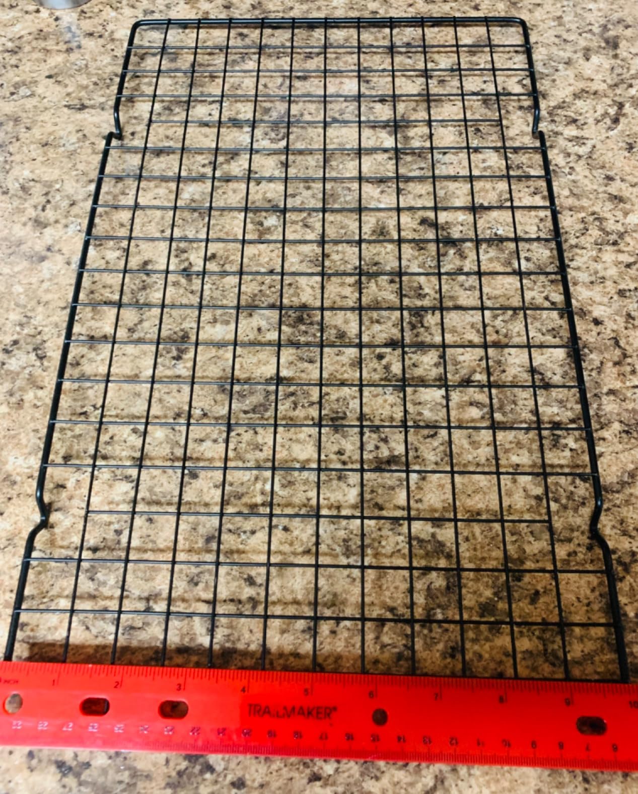 Wilton Gold Premium Non-Stick Warp-Resistant Bakeware, Made without PFAs, Cooling Grid, 16 x 10 in, Packaging May Vary customer photo 1