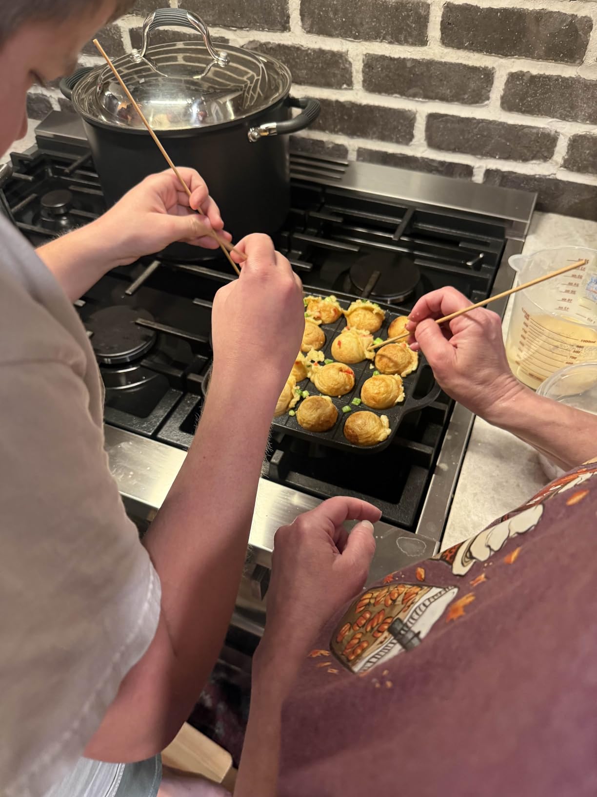 Iwatani Takoyaki Grill Pan, Medium, Black customer photo 2